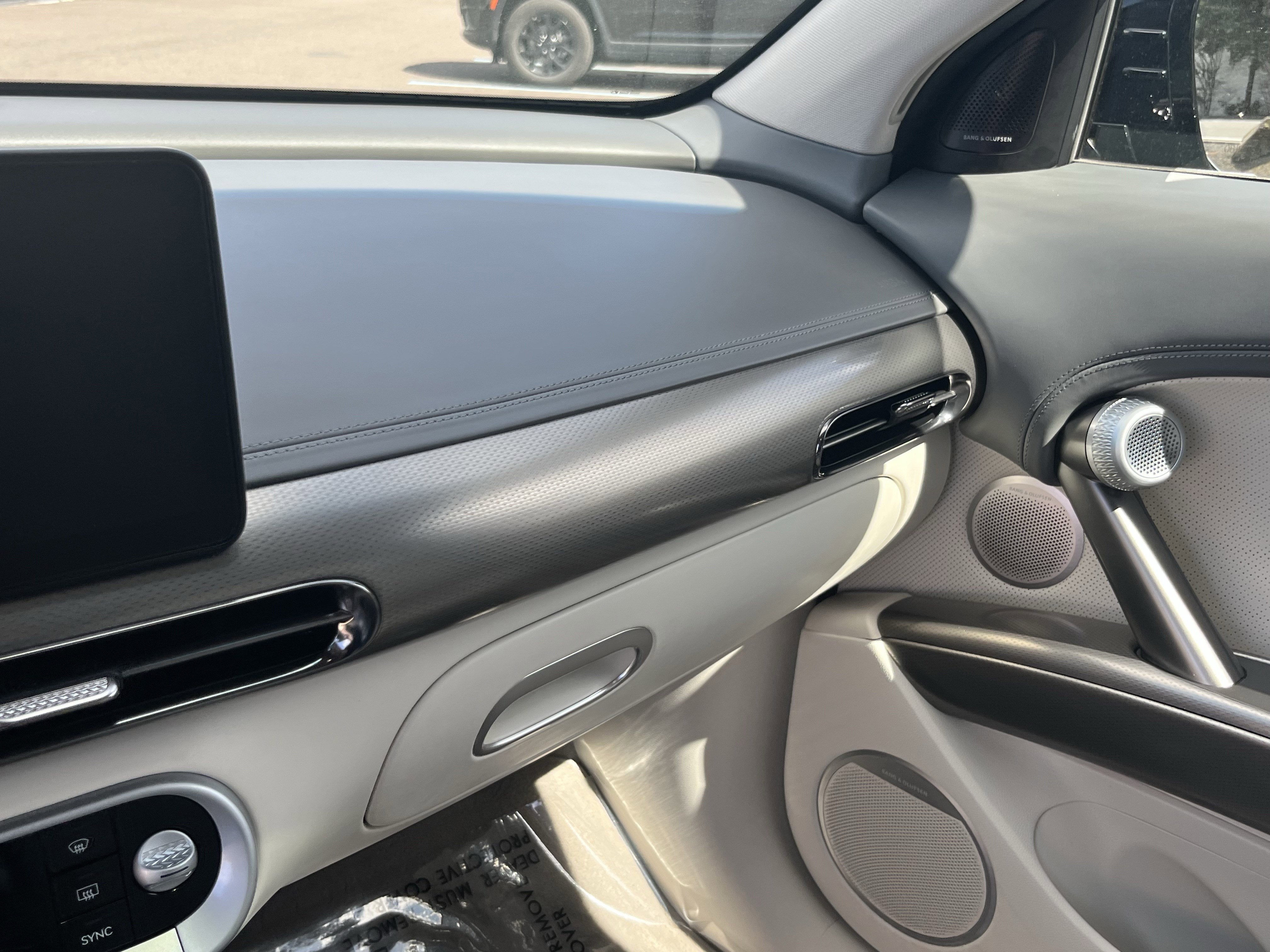 2023 Genesis GV60 Advanced