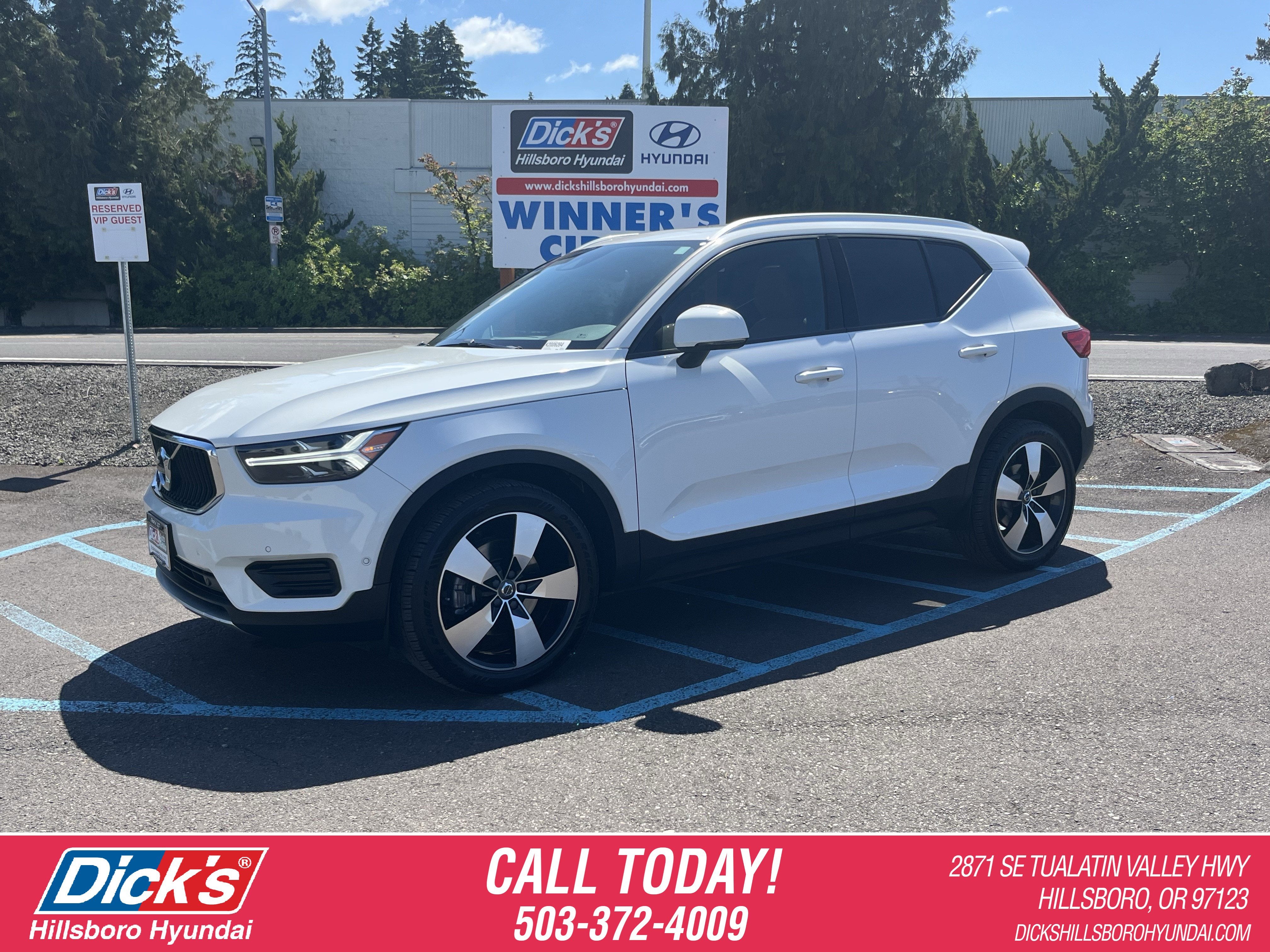 2019 Volvo XC40 T5 Momentum AWD's photo