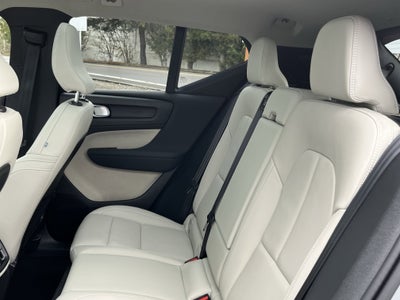 2024 Volvo XC40 Plus Bright Theme