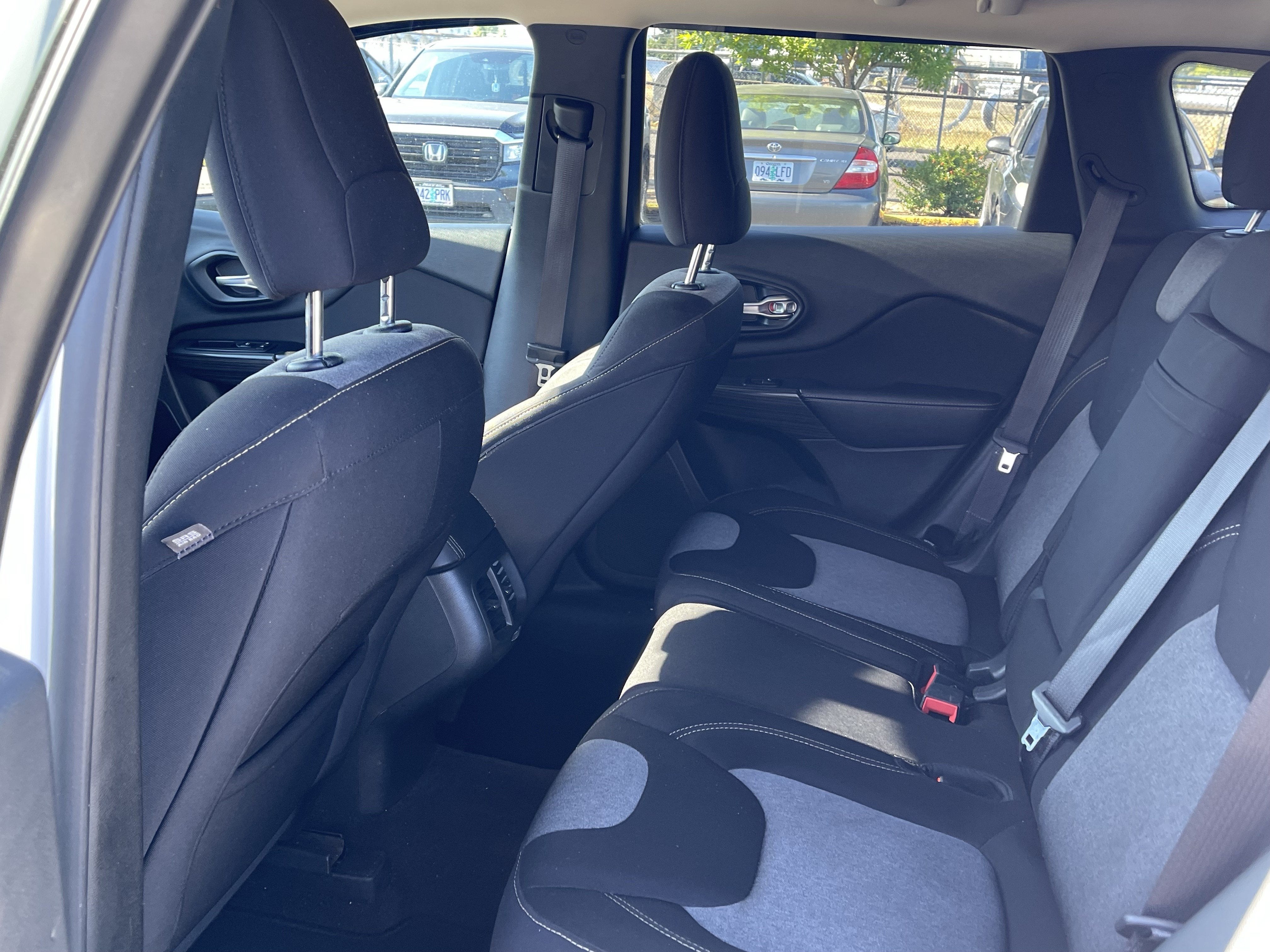2016 Jeep Cherokee Sport