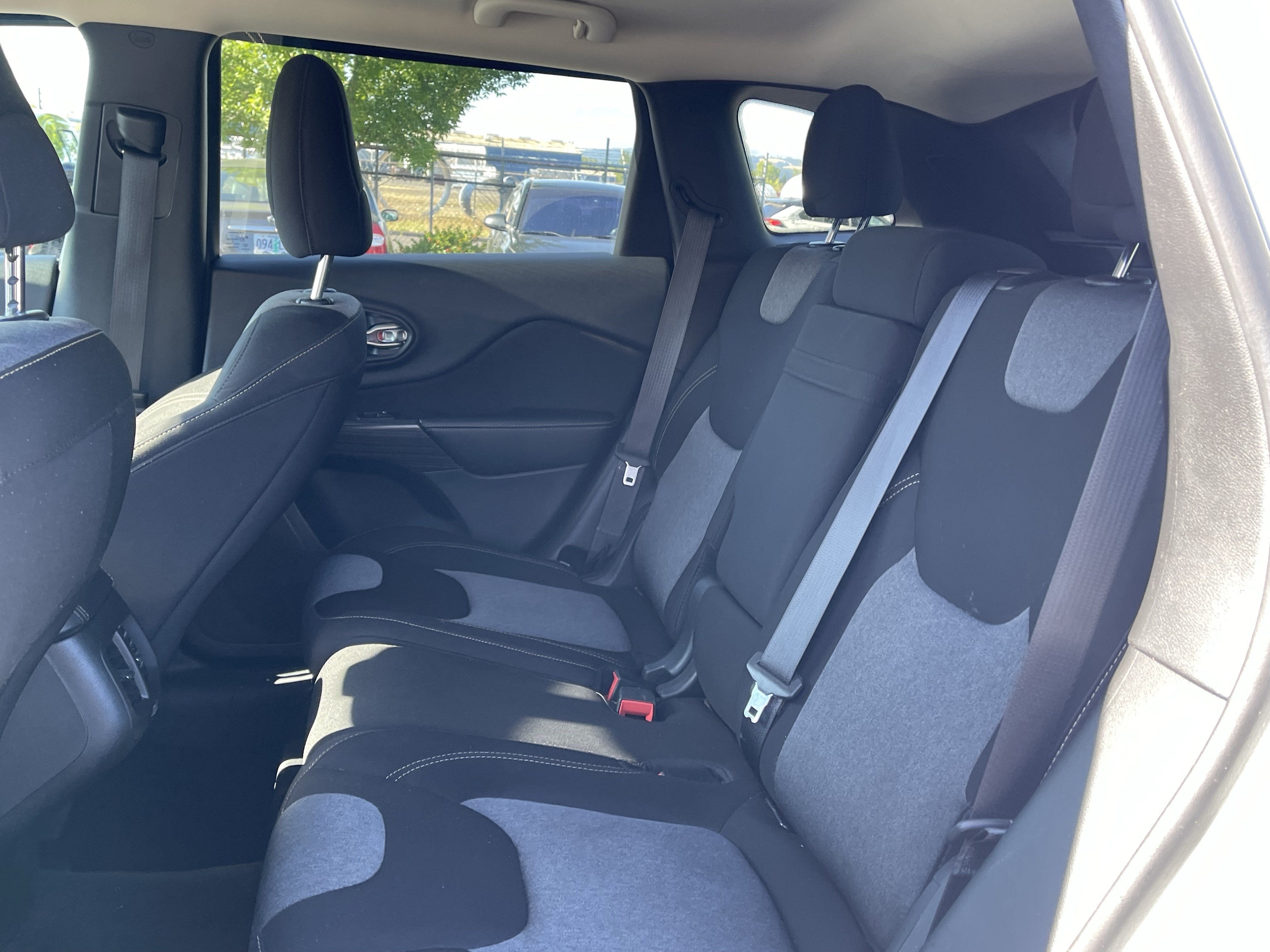 2016 Jeep Cherokee Sport