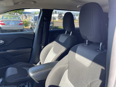 2016 Jeep Cherokee Sport