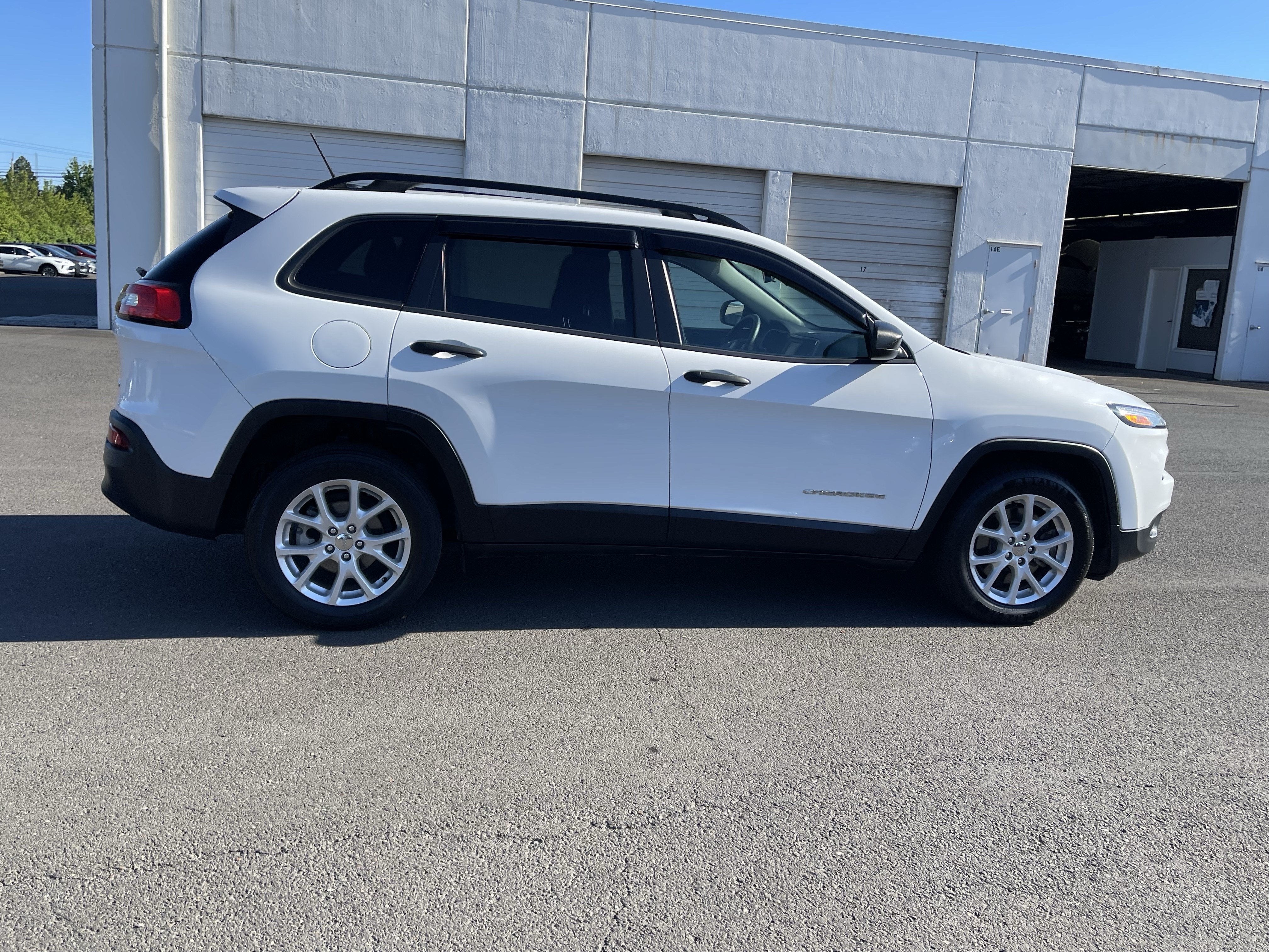 2016 Jeep Cherokee Sport