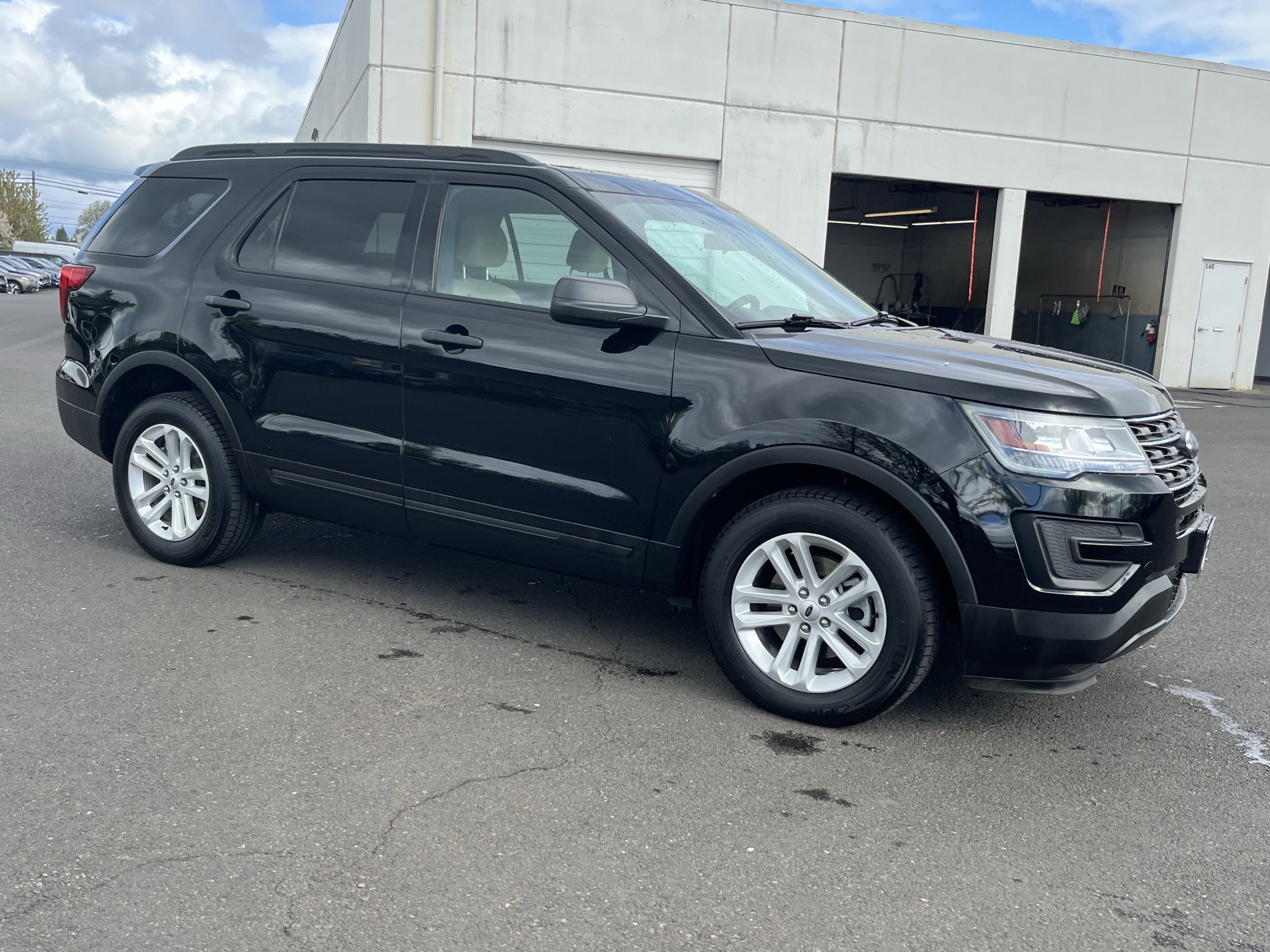 2017 Ford Explorer Base