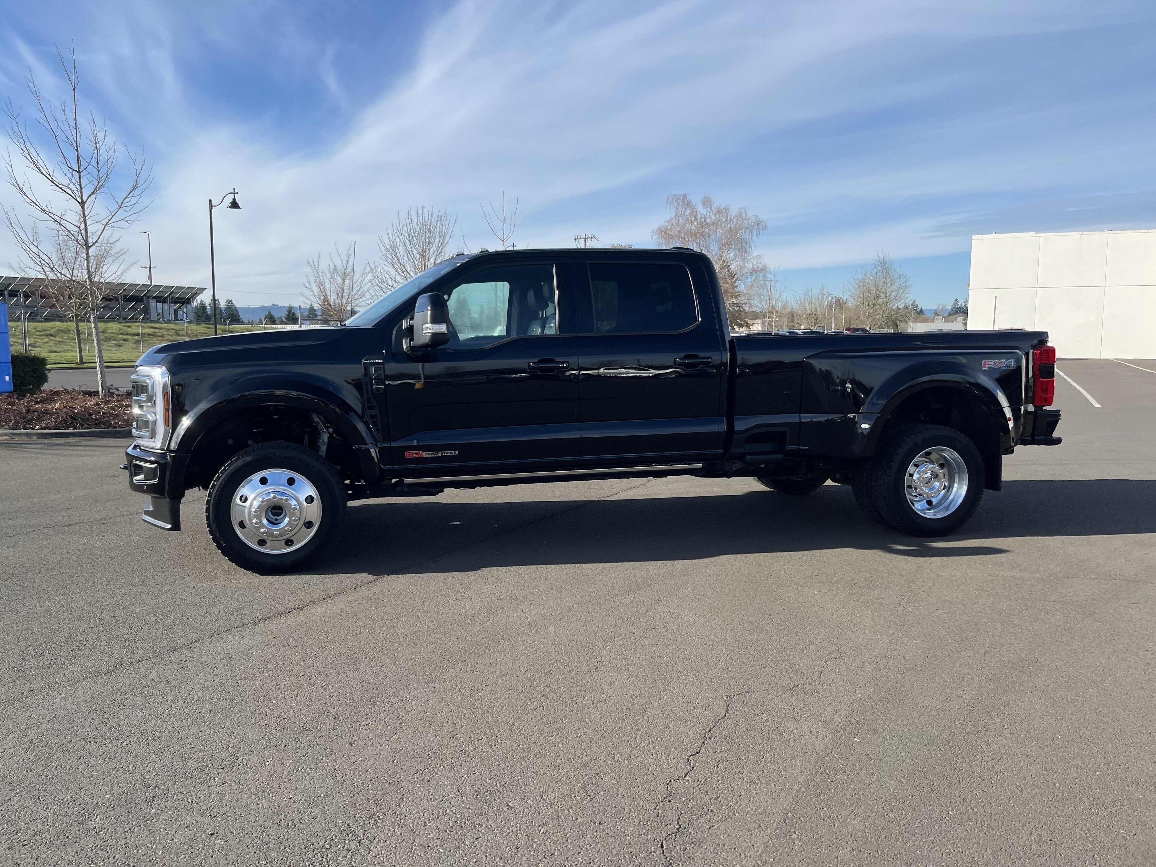2025 Ford Super Duty F-450 DRW Platinum