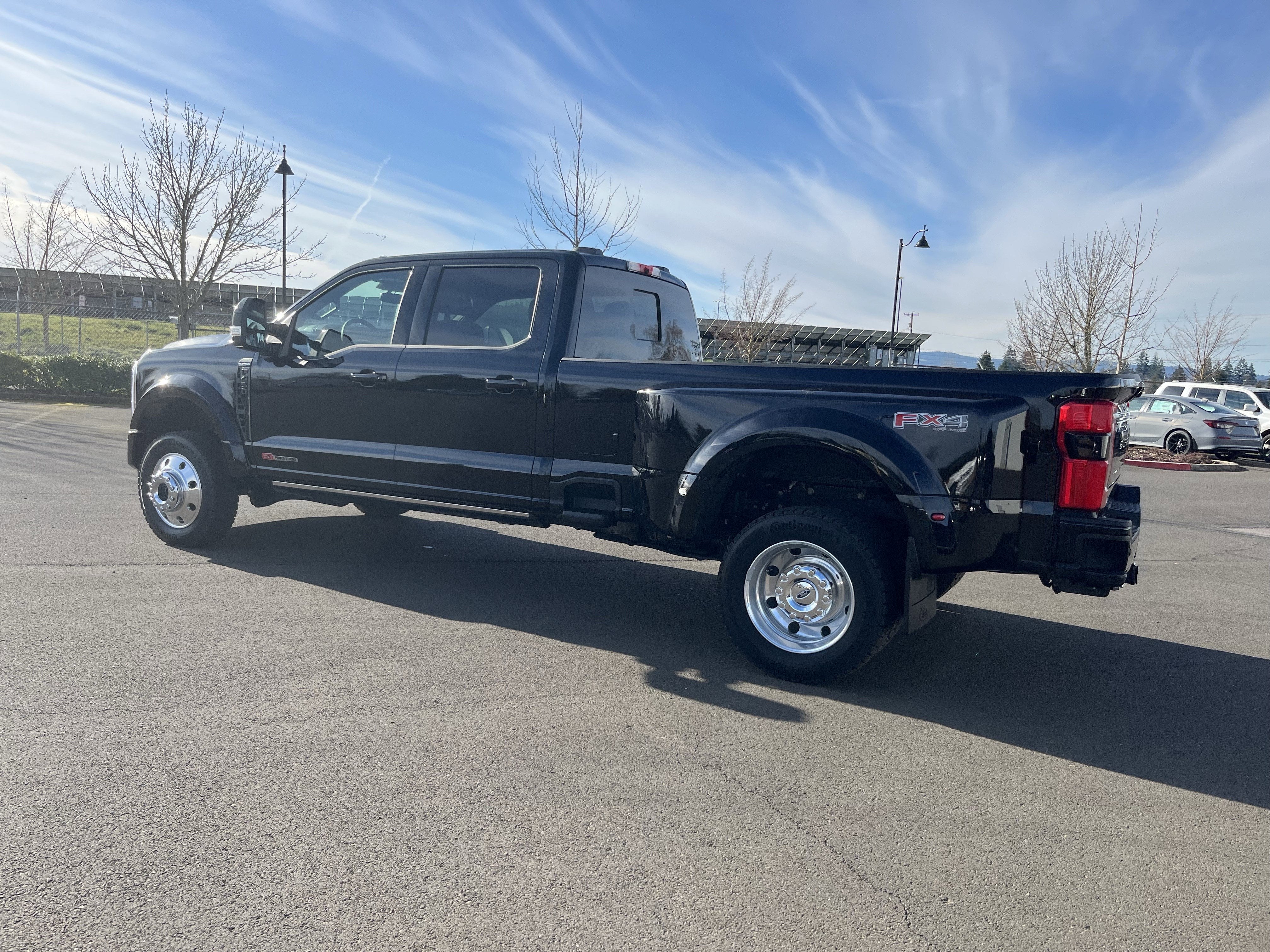 2025 Ford Super Duty F-450 DRW Platinum