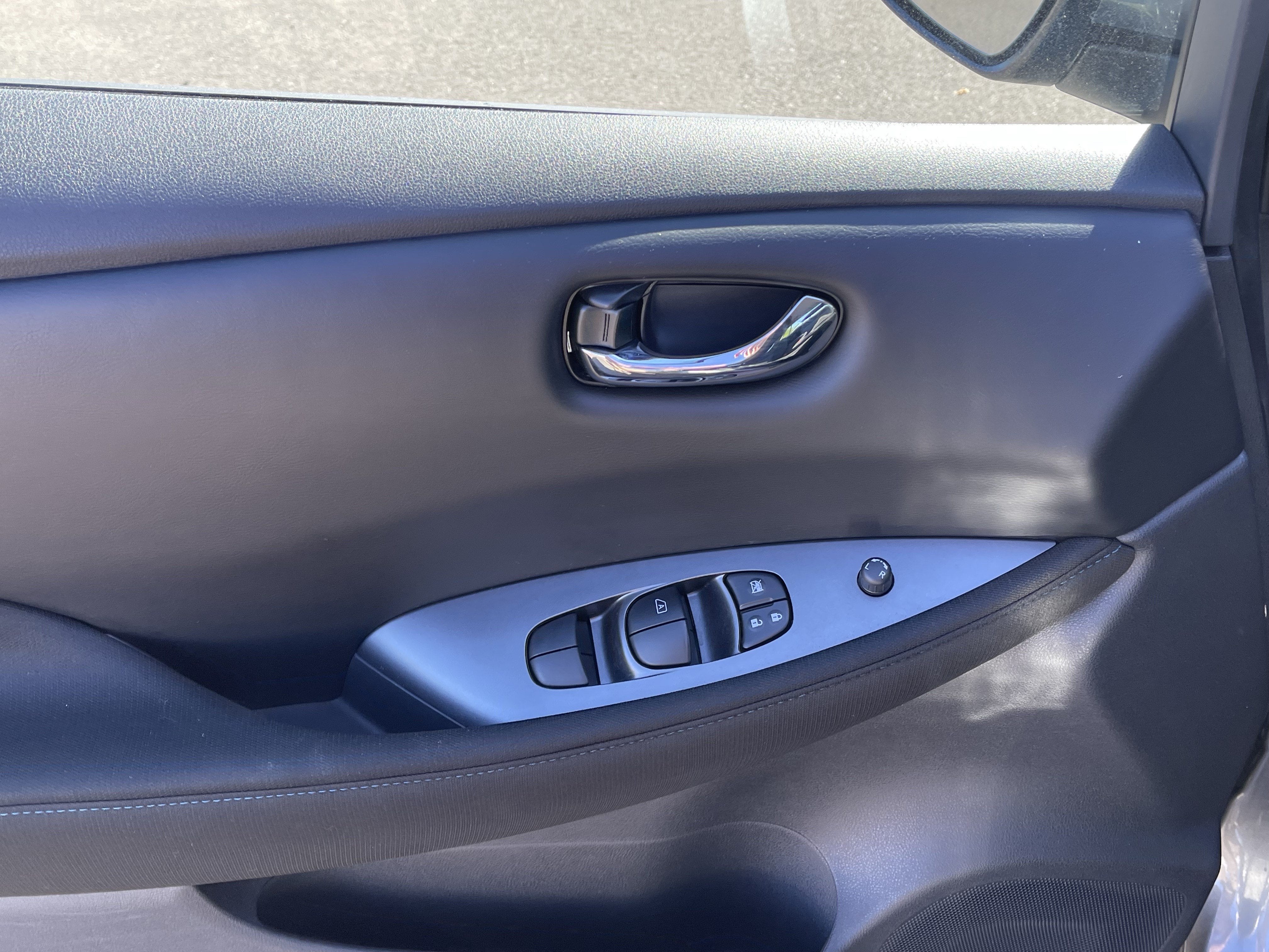 2025 Nissan LEAF S