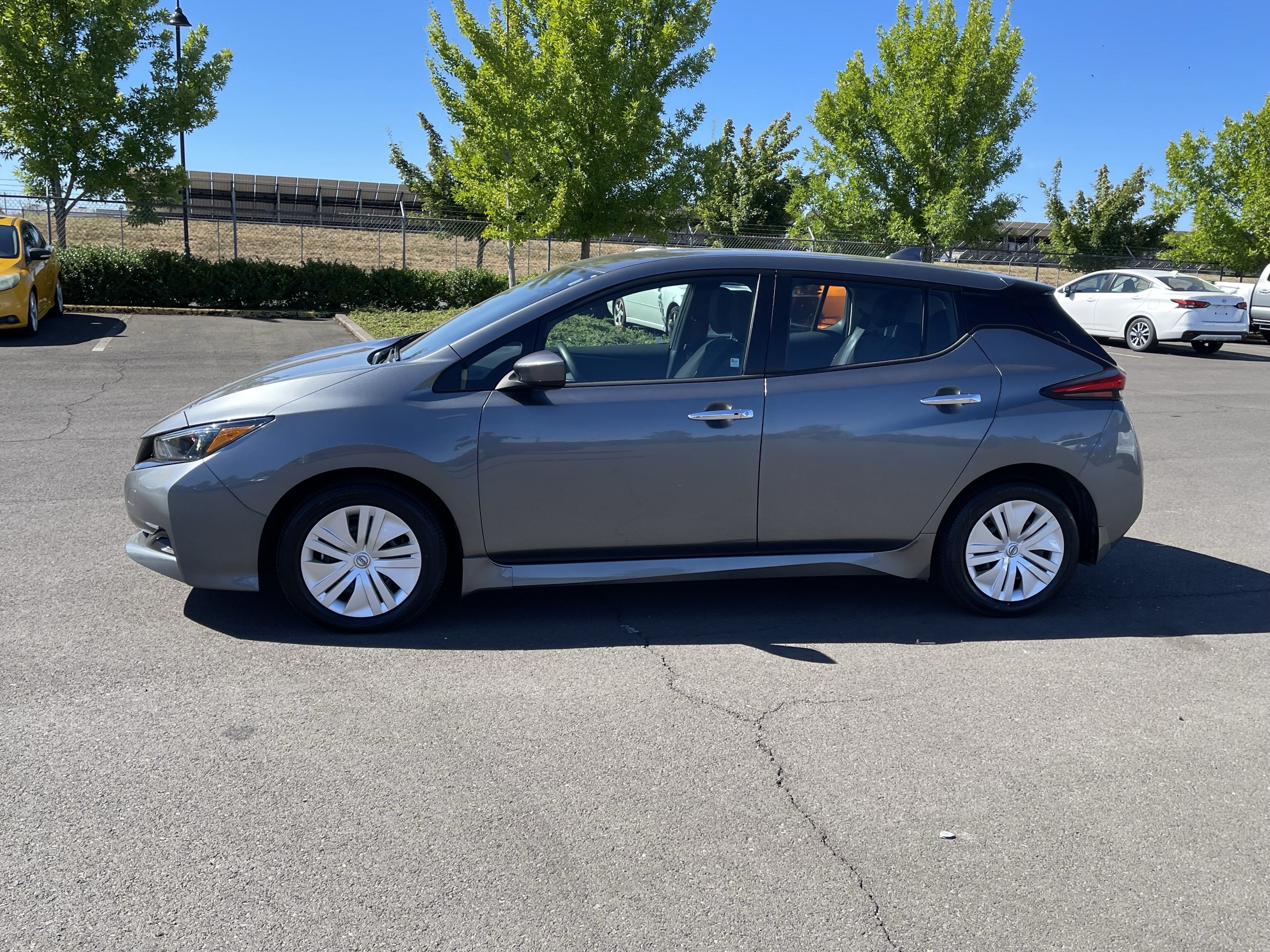 2025 Nissan LEAF S