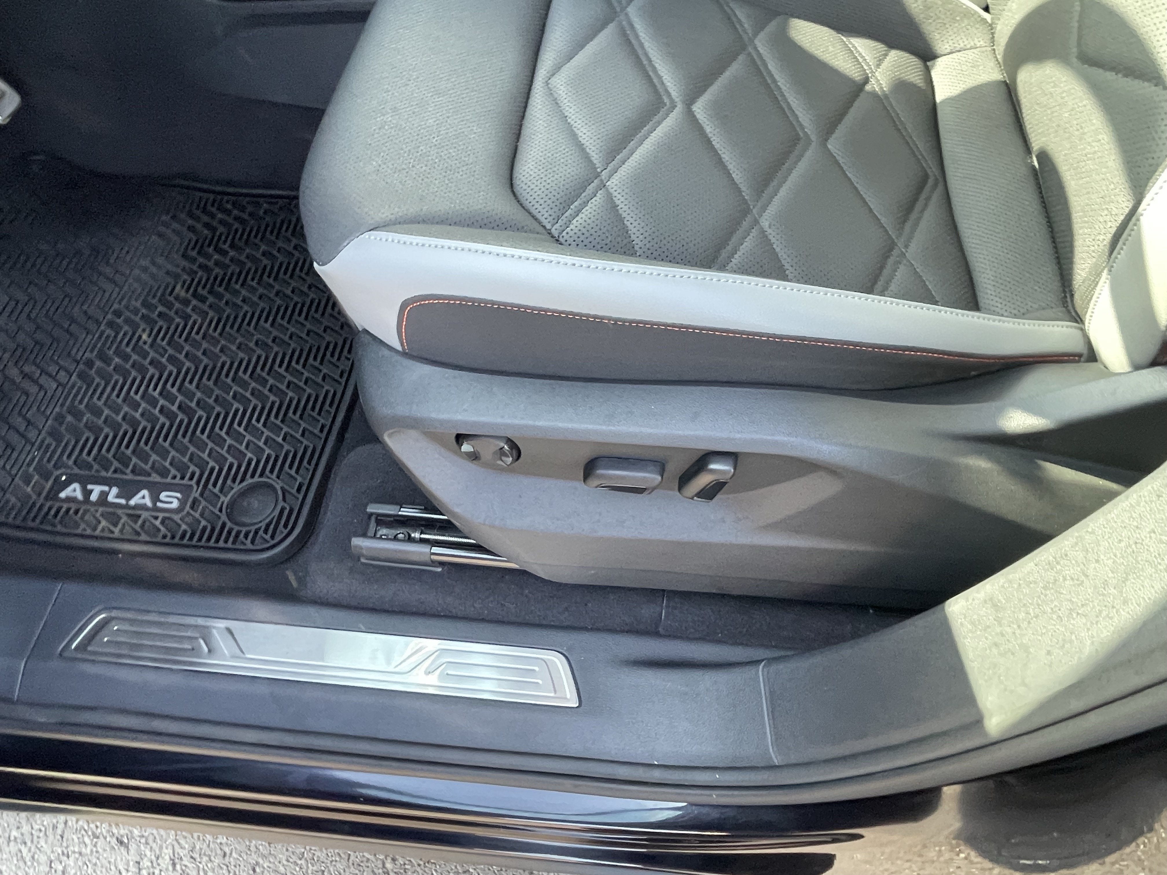2024 Volkswagen Atlas 2.0T Peak Edition SE w/Technology