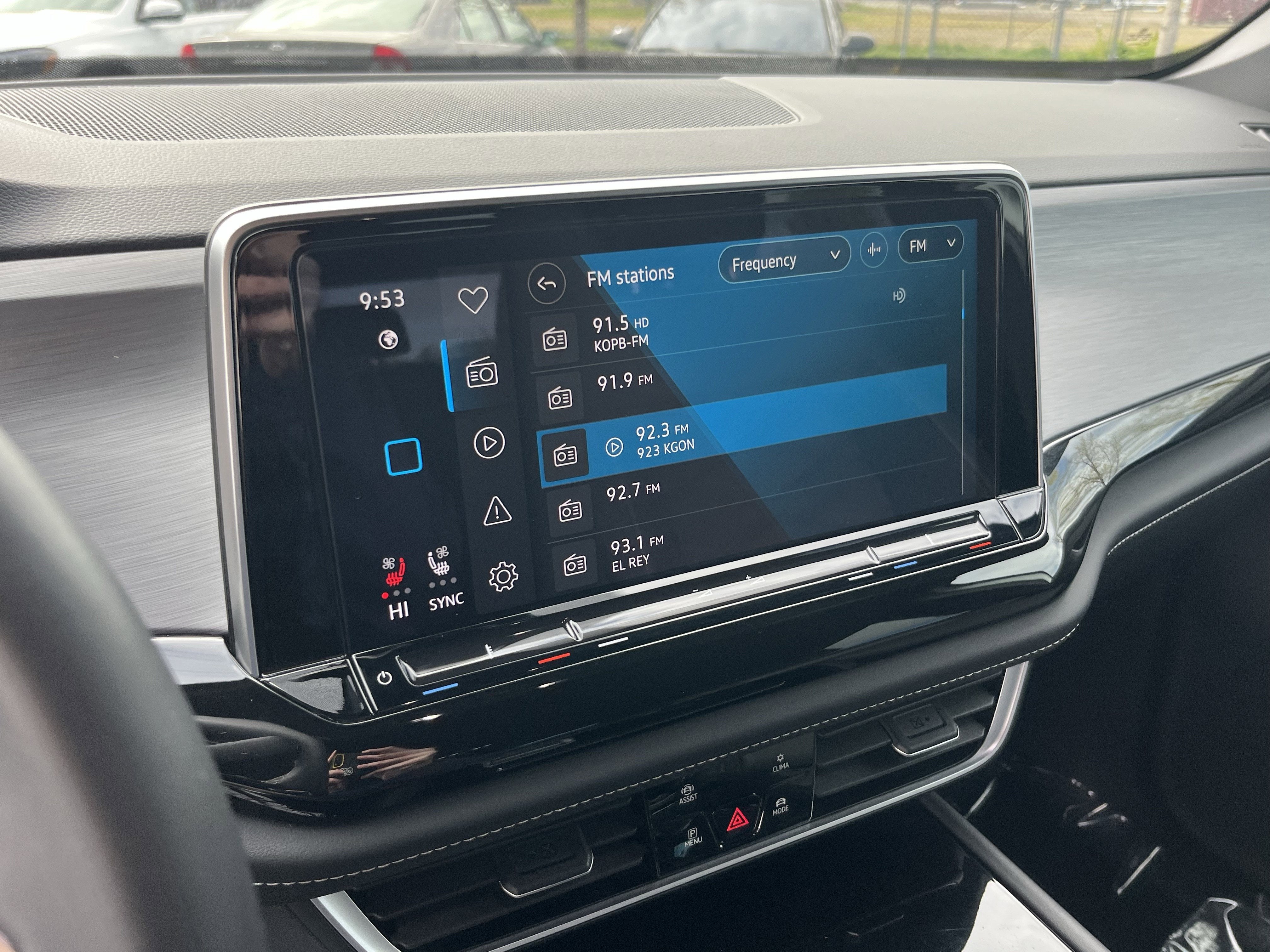 2025 Volkswagen Atlas Cross Sport 2.0T SE w/Technology