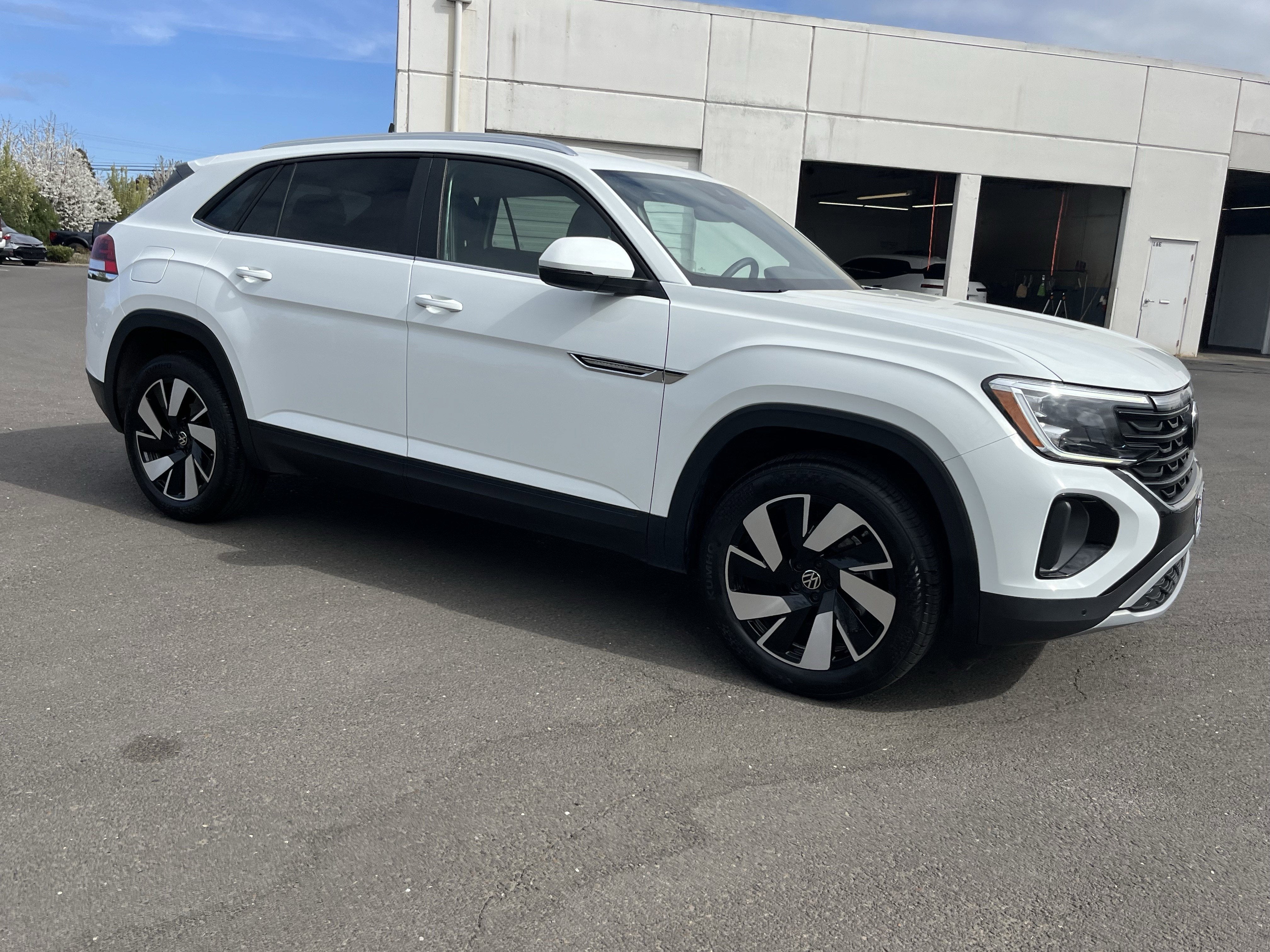 2025 Volkswagen Atlas Cross Sport 2.0T SE w/Technology
