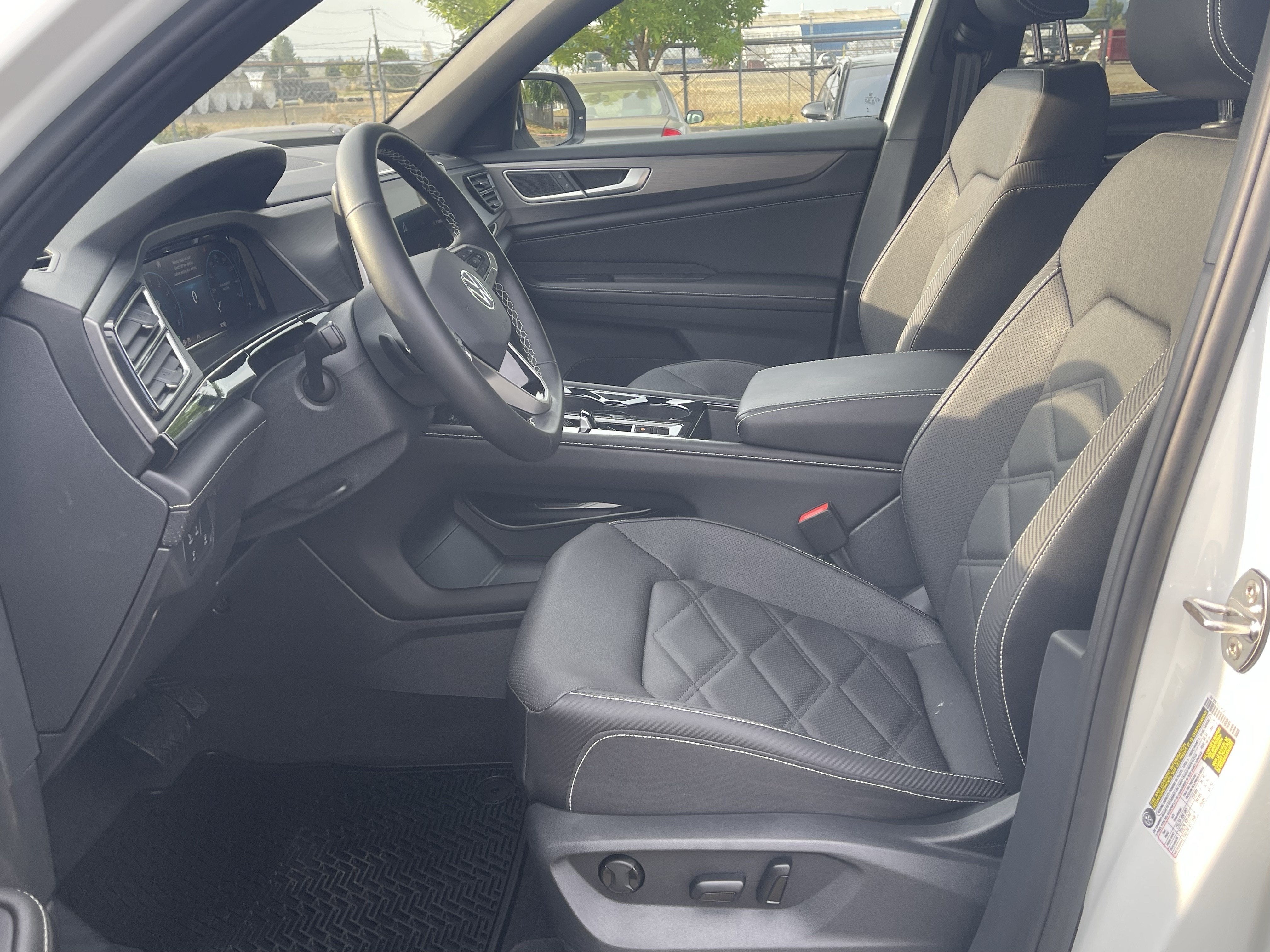 2025 Volkswagen Atlas Cross Sport 2.0T SE w/Technology