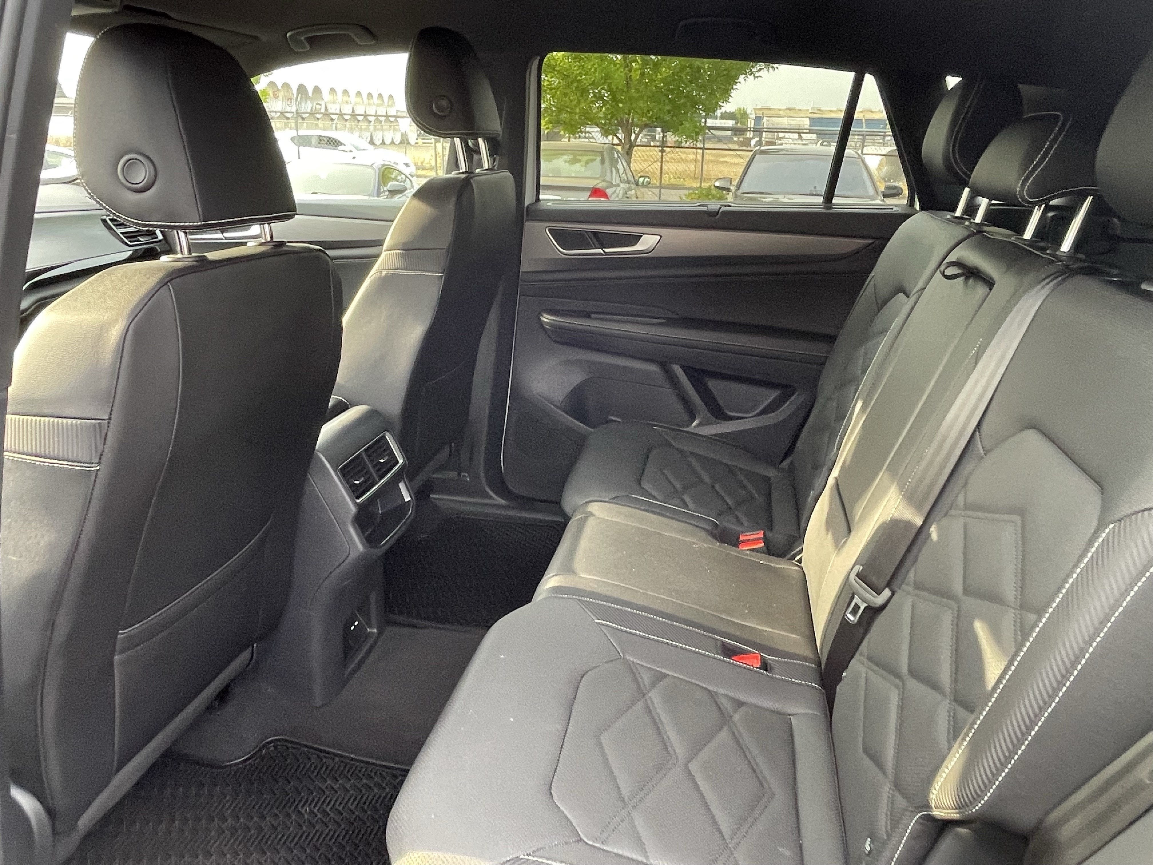 2025 Volkswagen Atlas Cross Sport 2.0T SE w/Technology