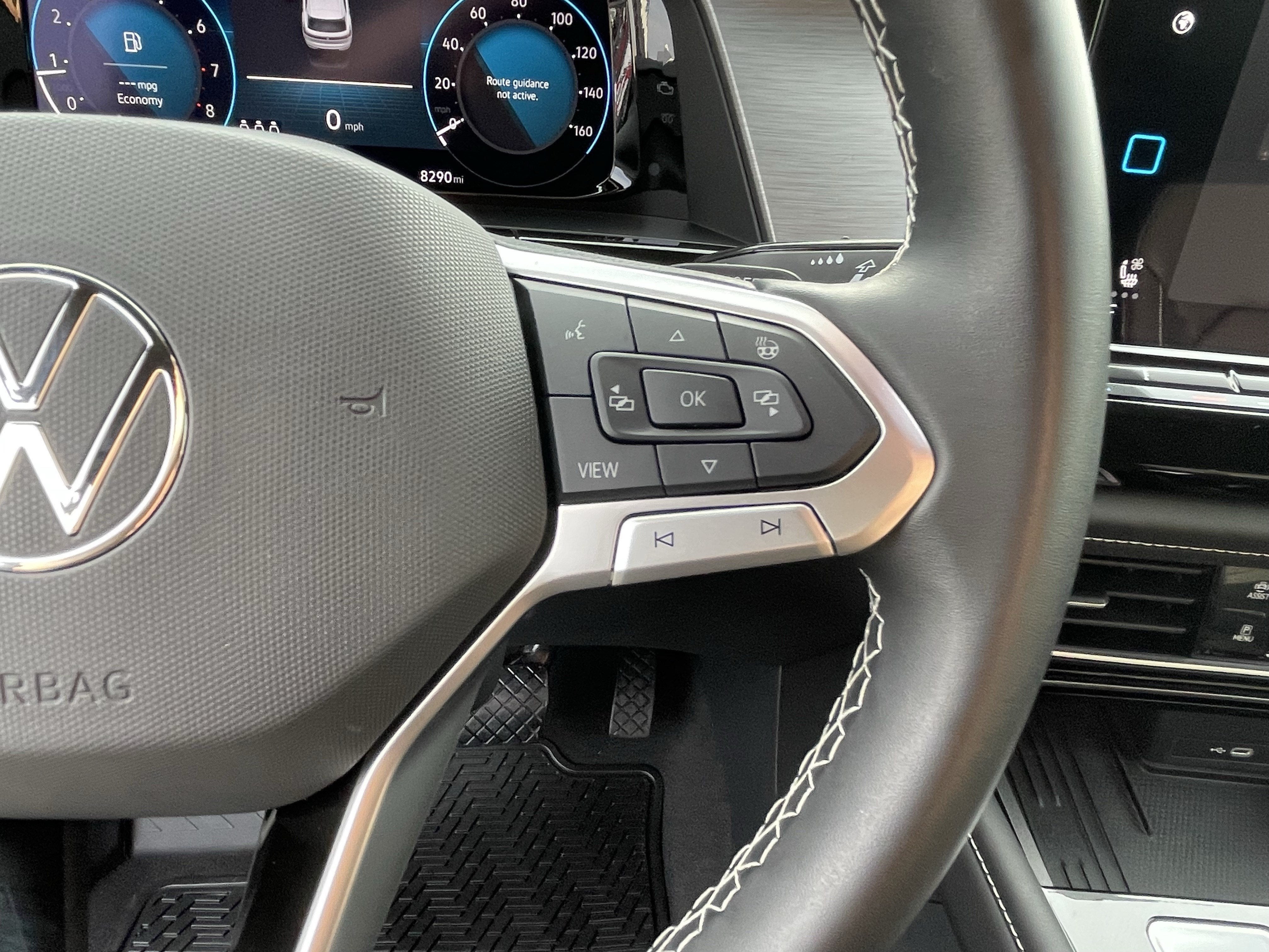 2025 Volkswagen Atlas Cross Sport 2.0T SE w/Technology