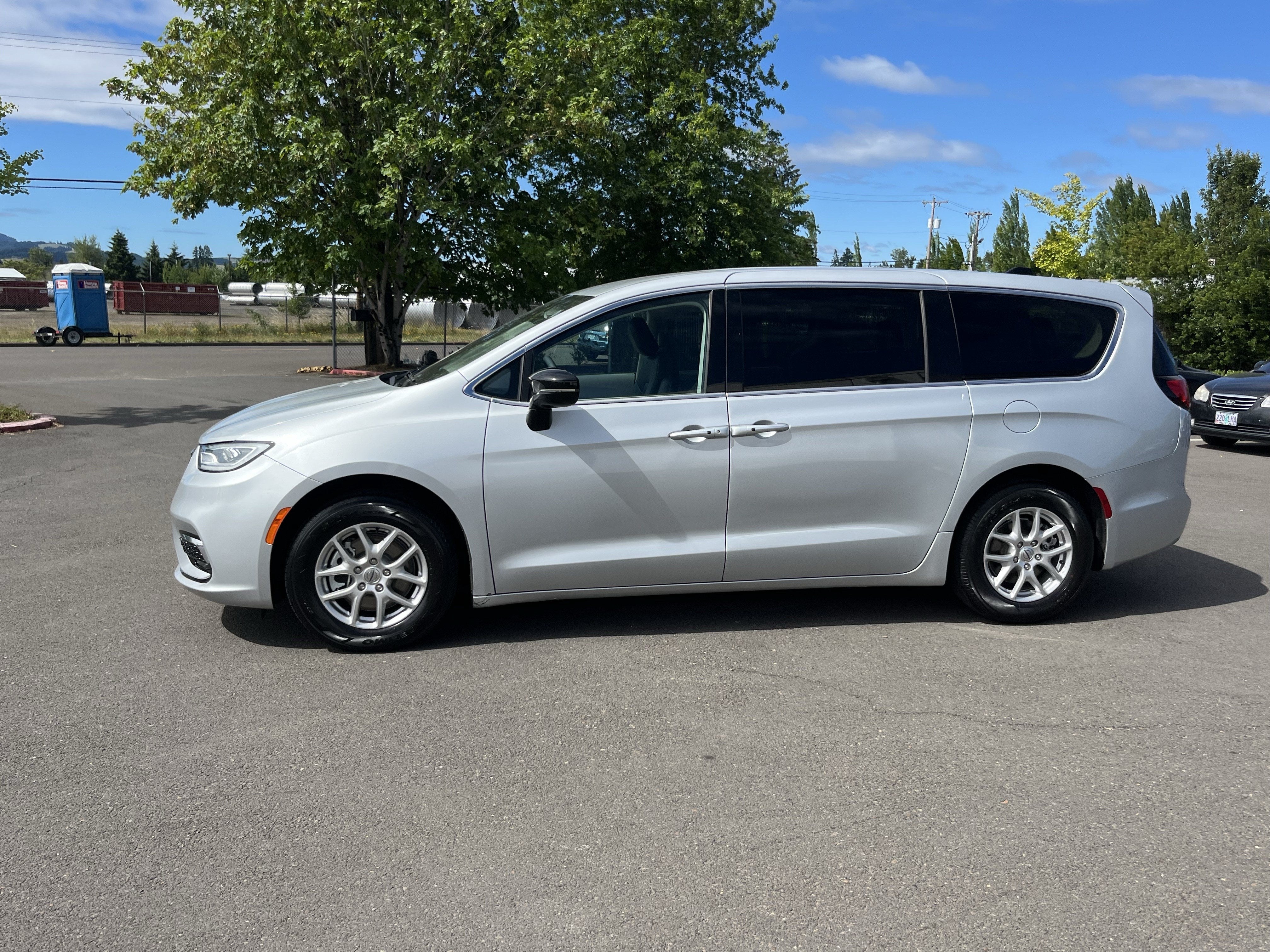 2024 Chrysler Pacifica Touring L