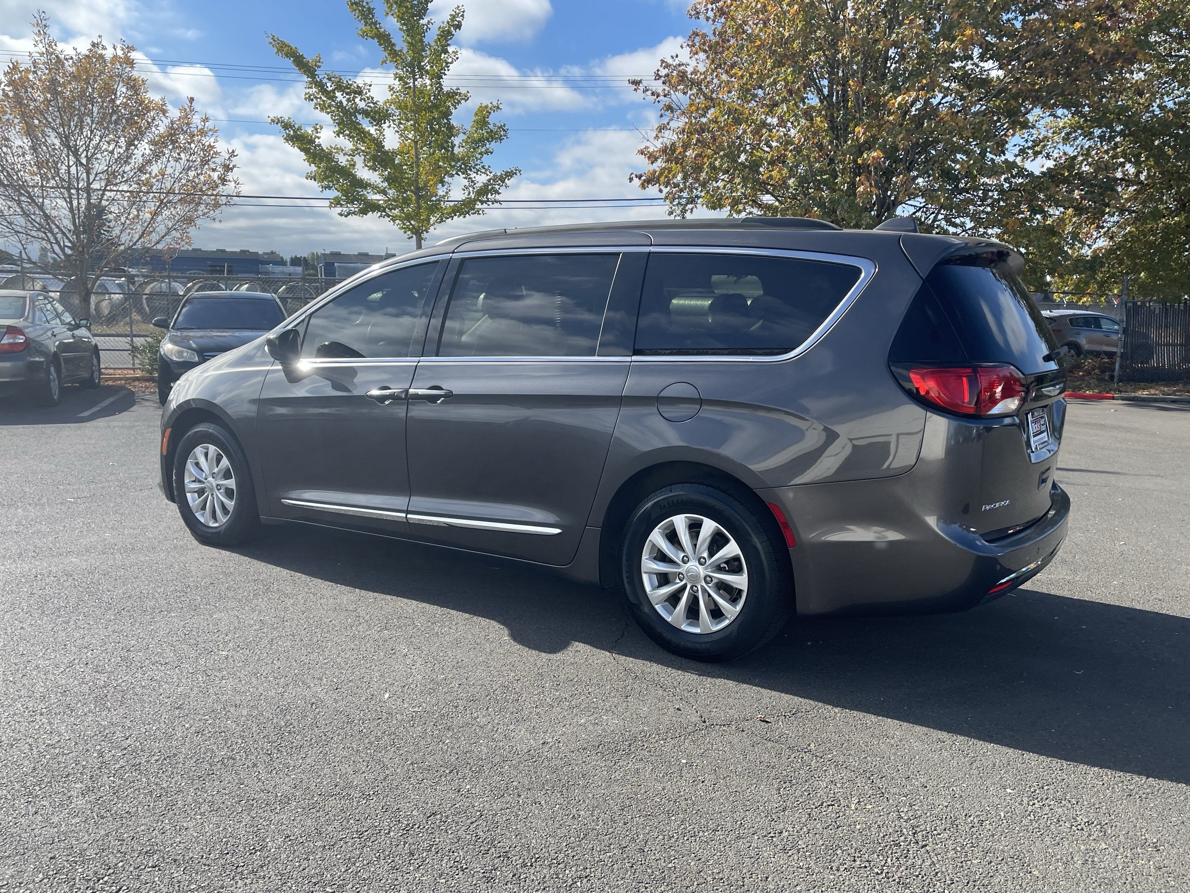 2017 Chrysler Pacifica Touring-L