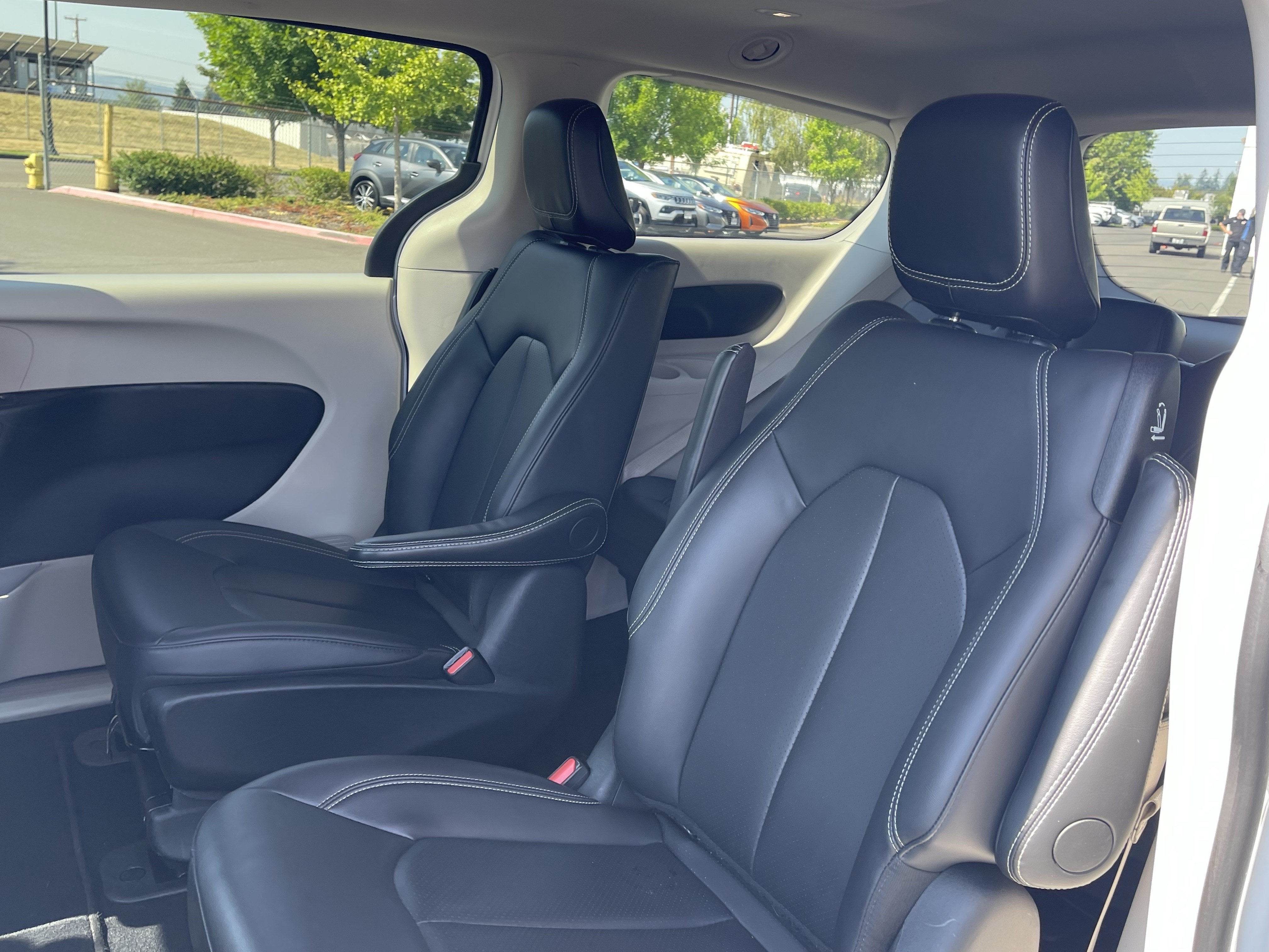 2024 Chrysler Pacifica Hybrid Select