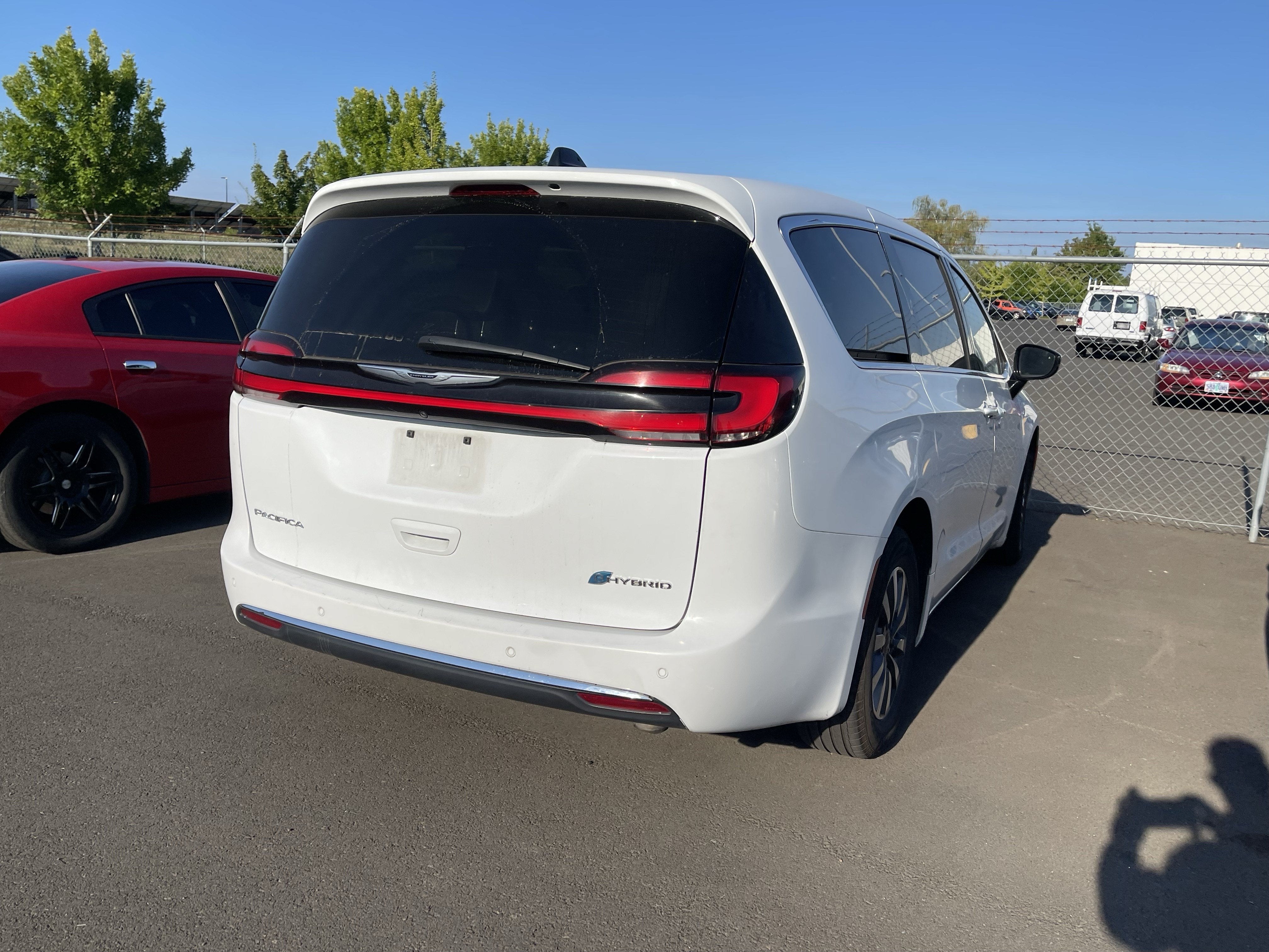 2024 Chrysler Pacifica Hybrid Select