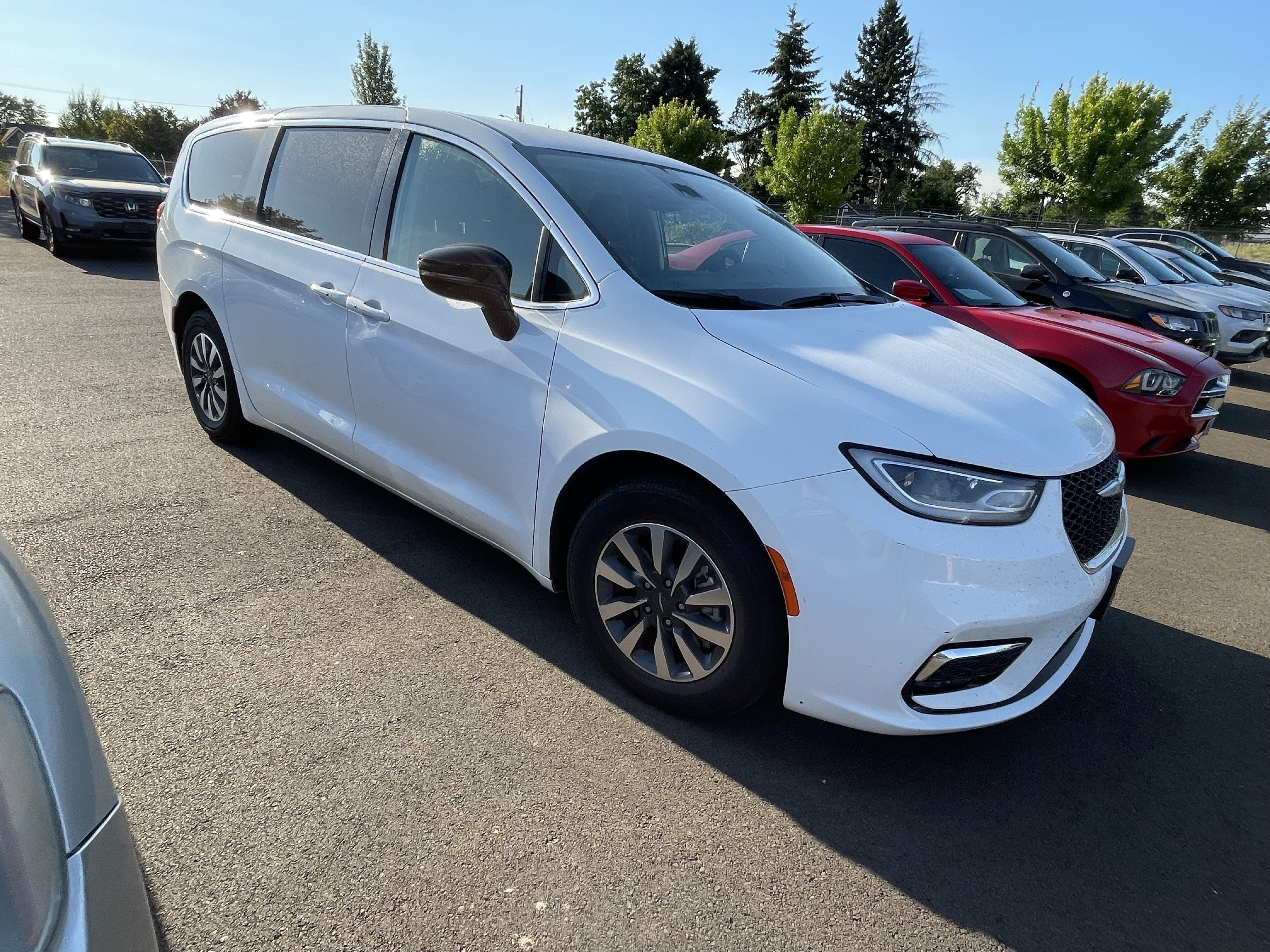 2024 Chrysler Pacifica Hybrid Select