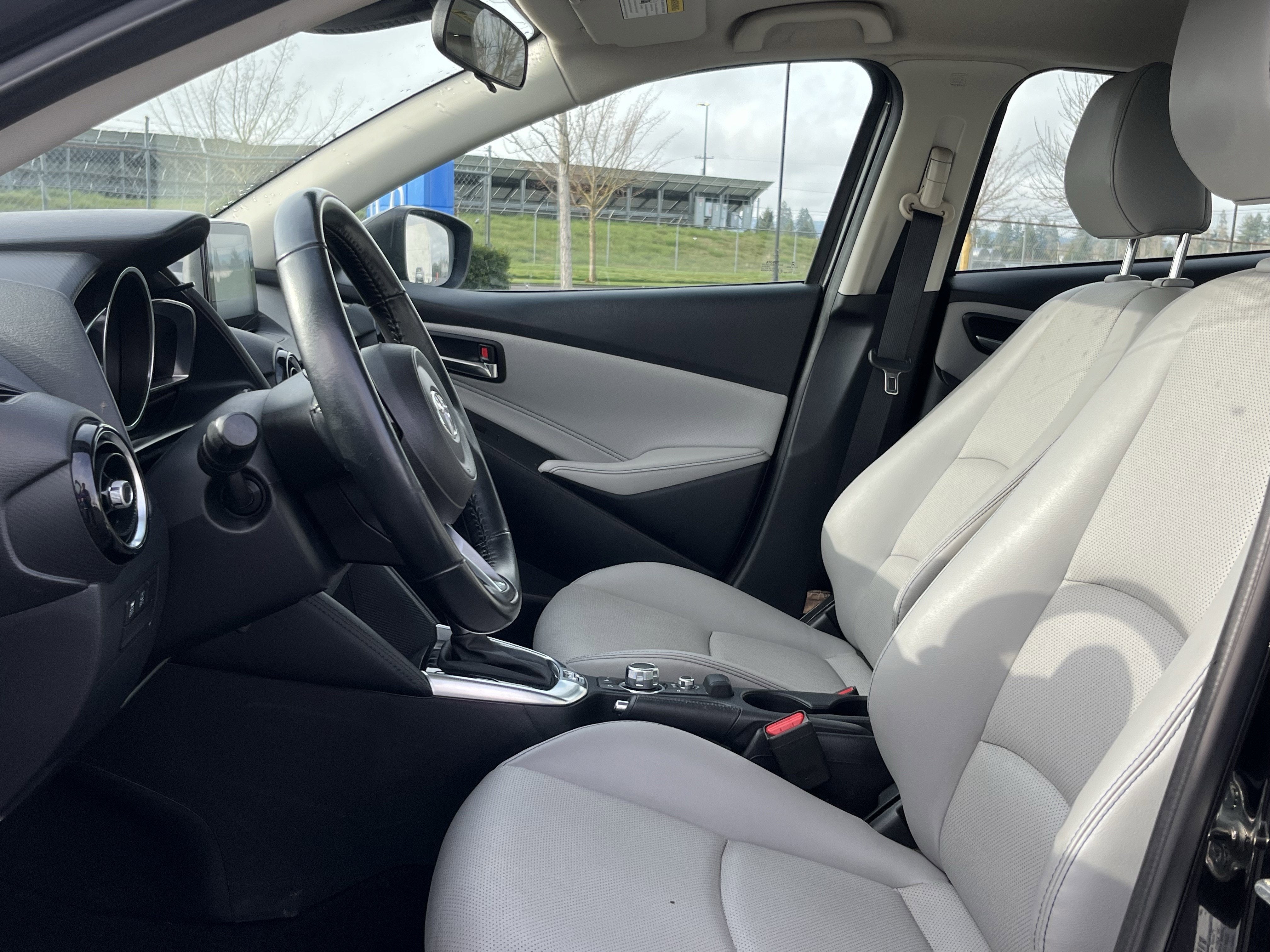 2020 Toyota Yaris Hatchback XLE