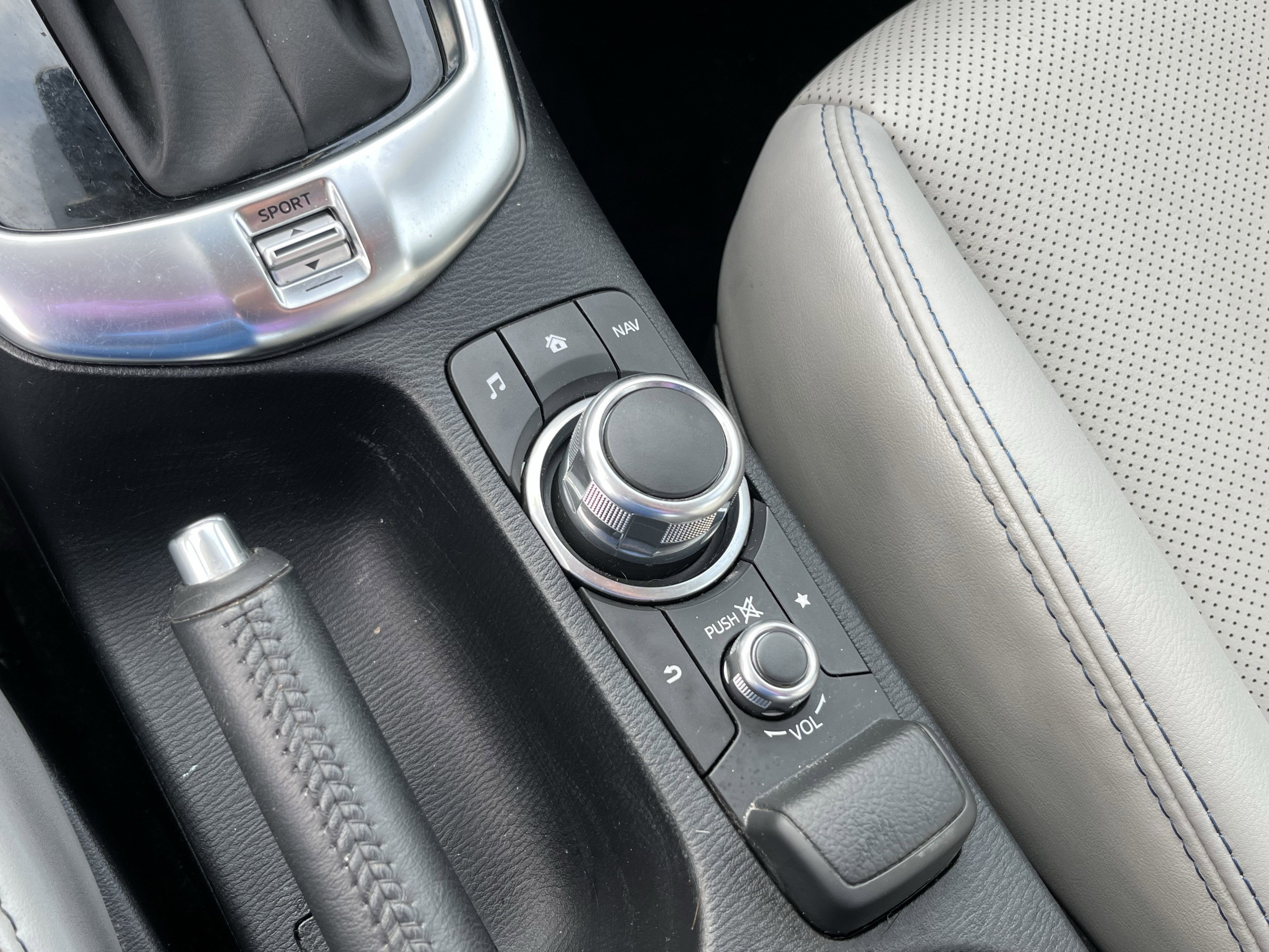 2020 Toyota Yaris Hatchback XLE