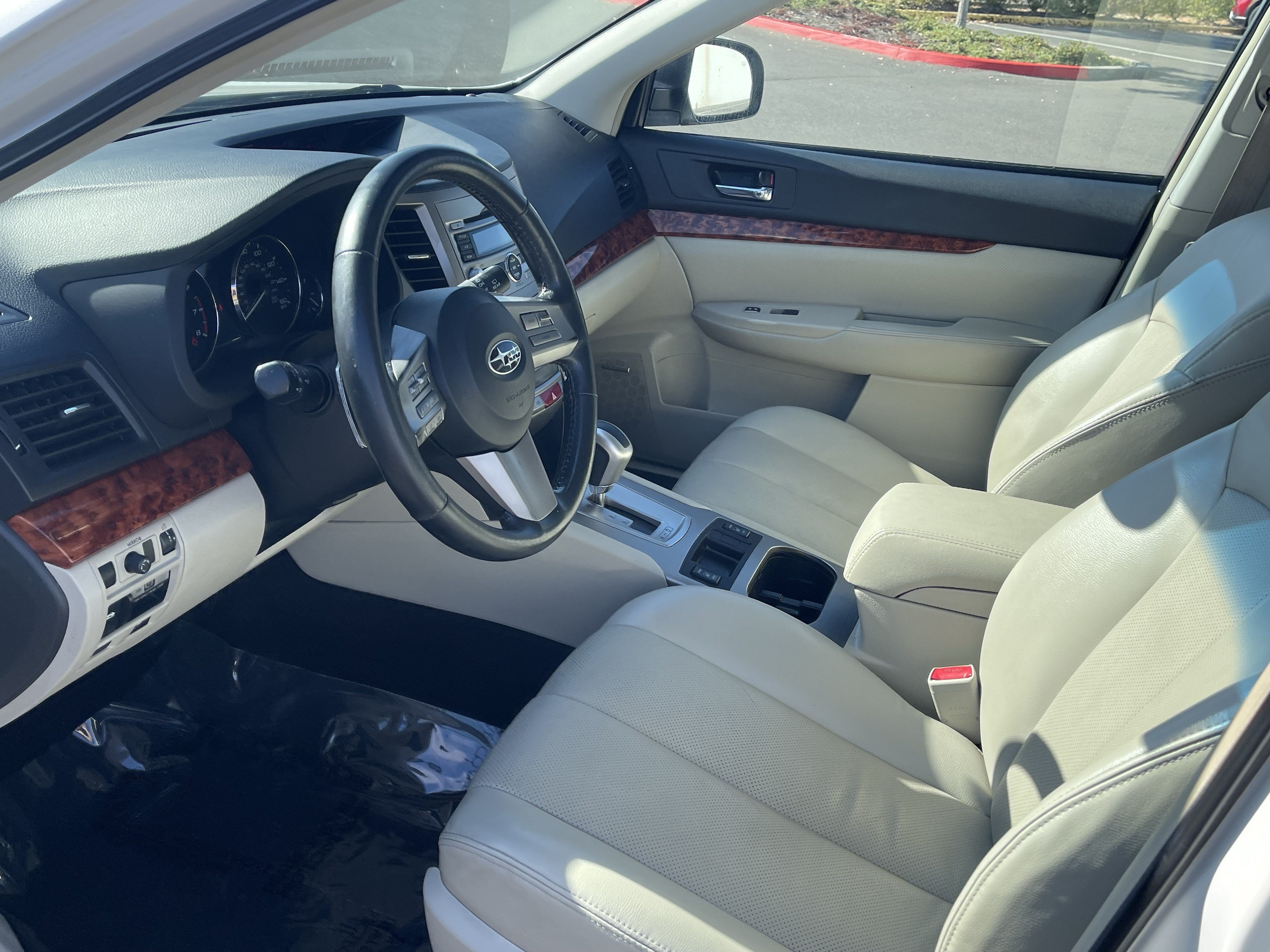 2011 Subaru Outback 3.6R Limited Pwr Moon