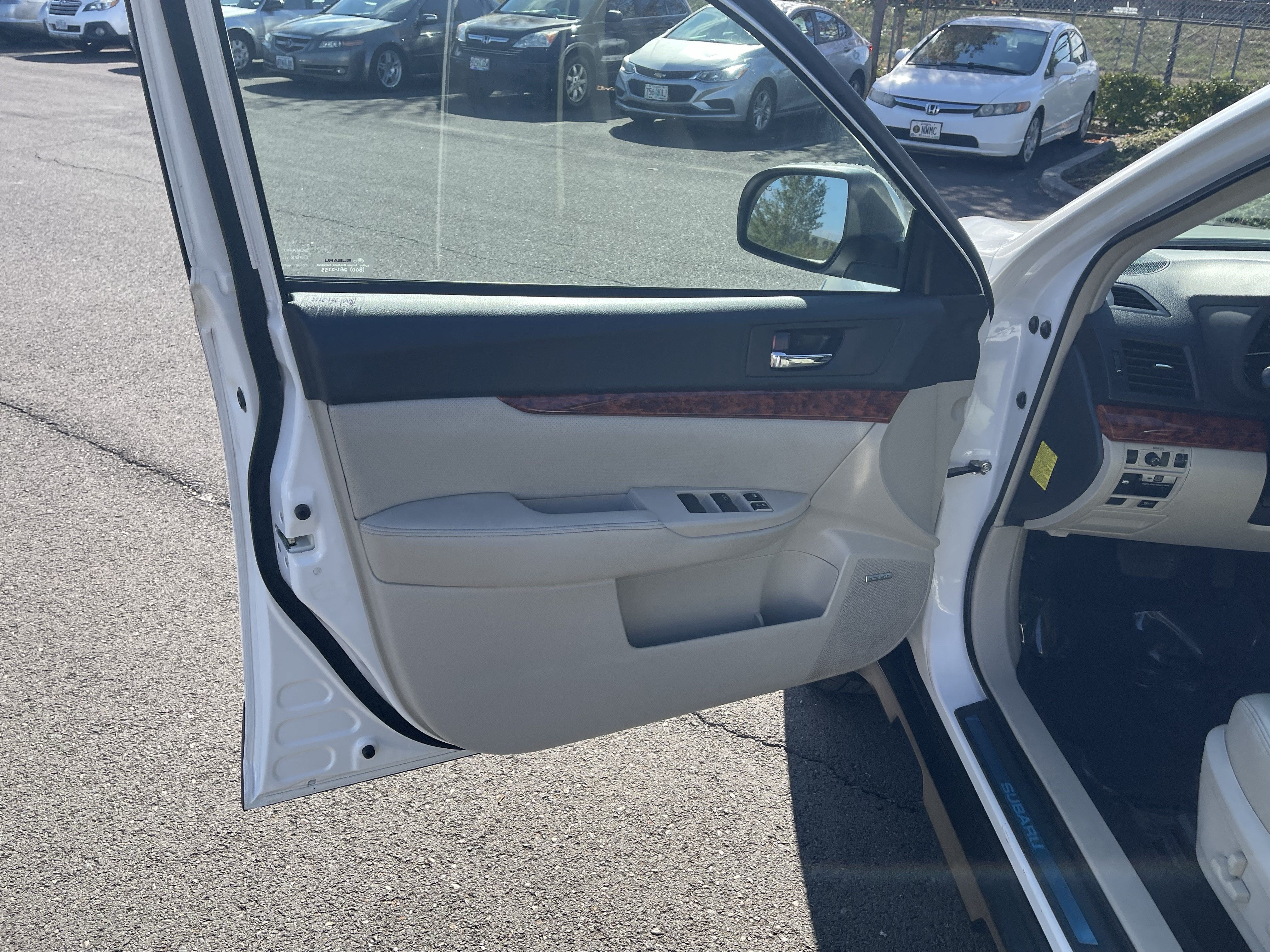 2011 Subaru Outback 3.6R Limited Pwr Moon