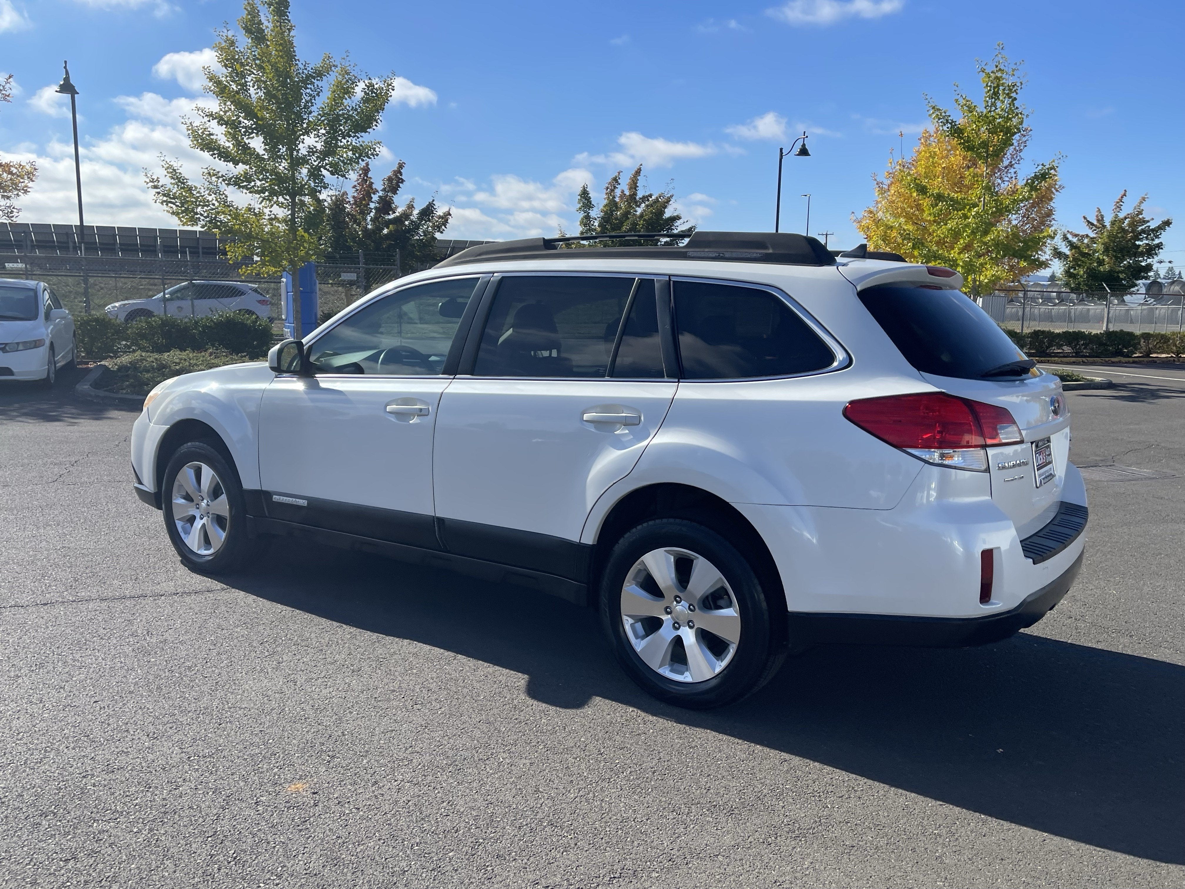 2011 Subaru Outback 3.6R Limited Pwr Moon