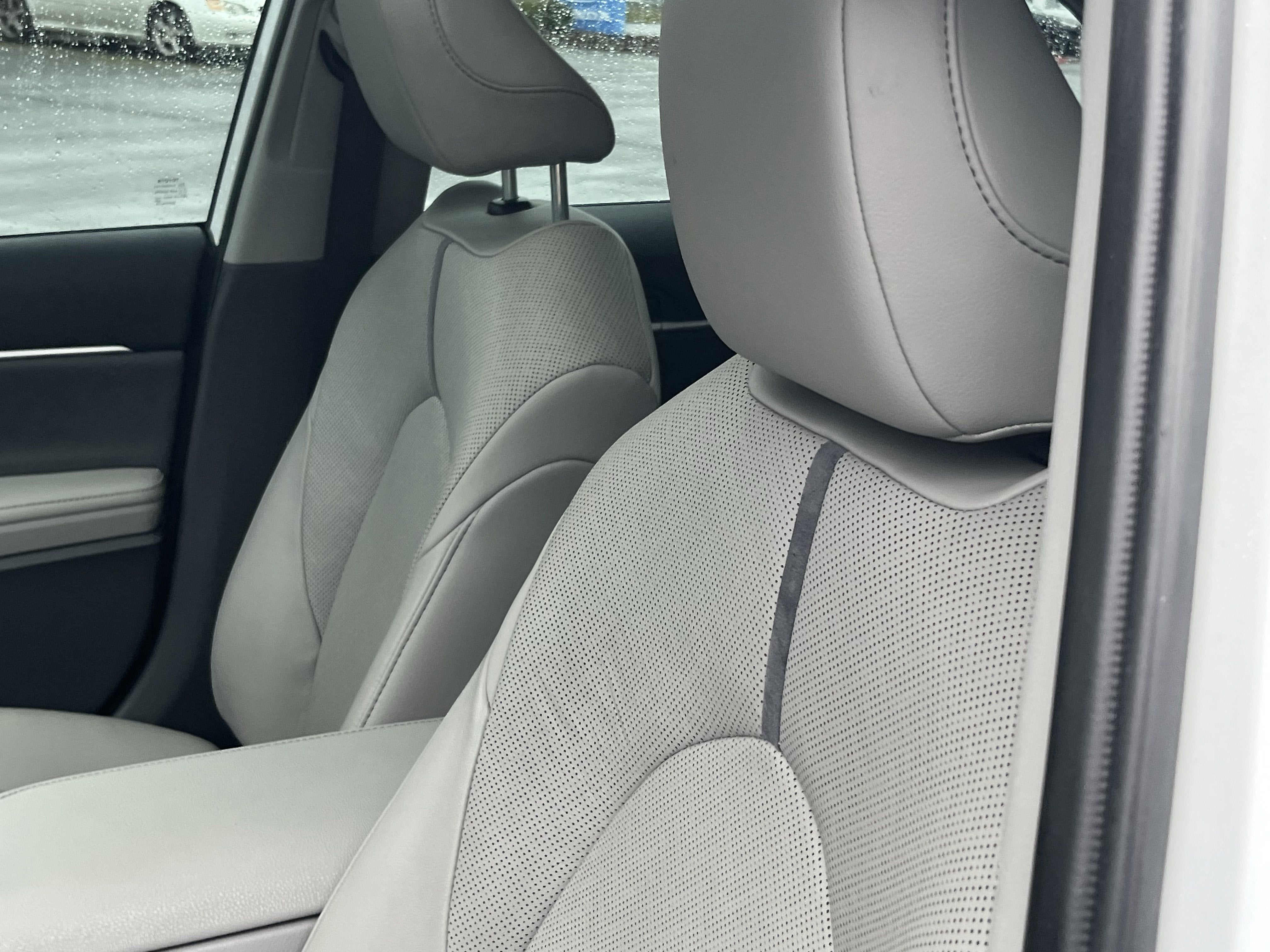 2023 Toyota Camry Hybrid XLE