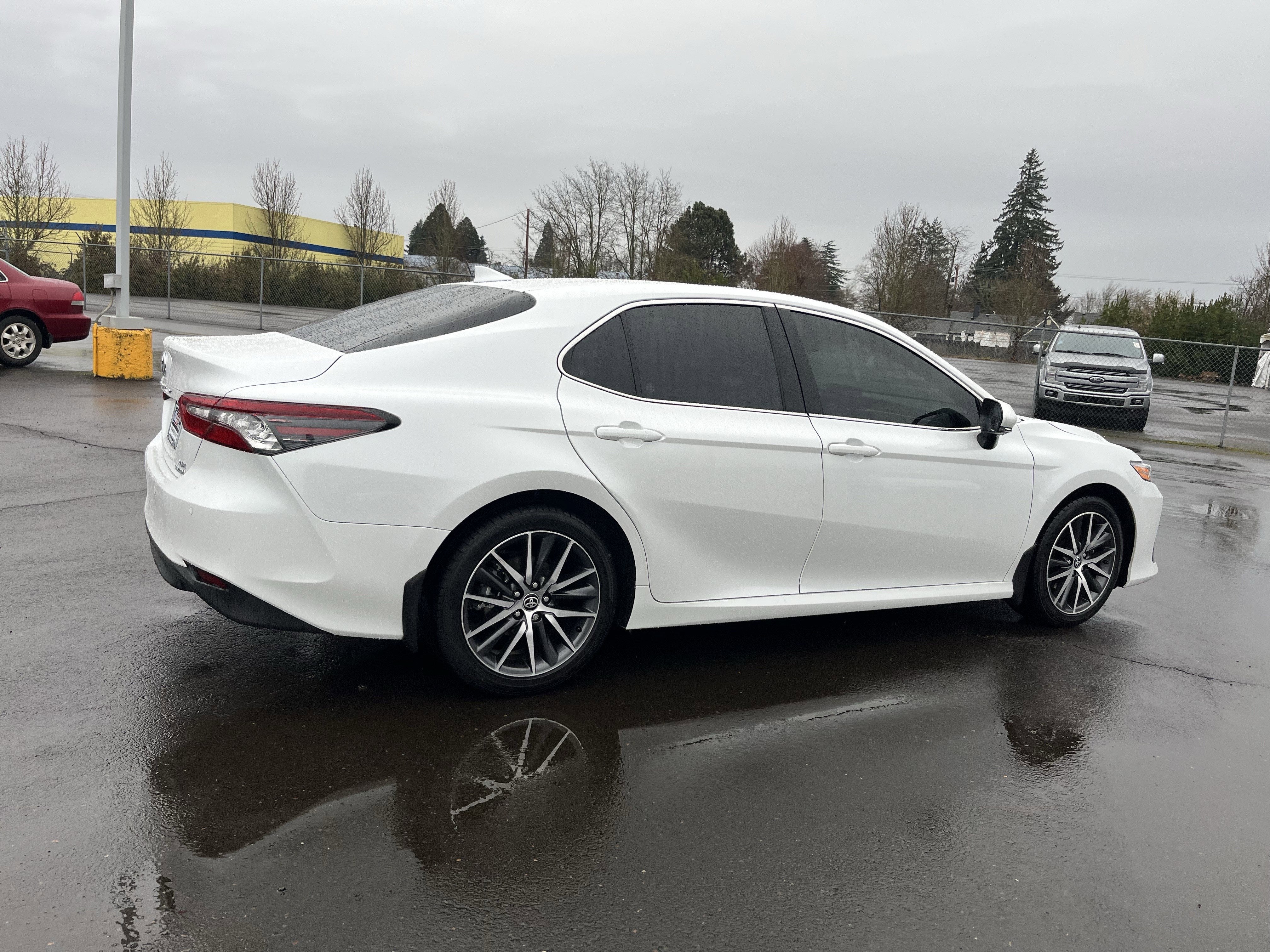 2023 Toyota Camry Hybrid XLE