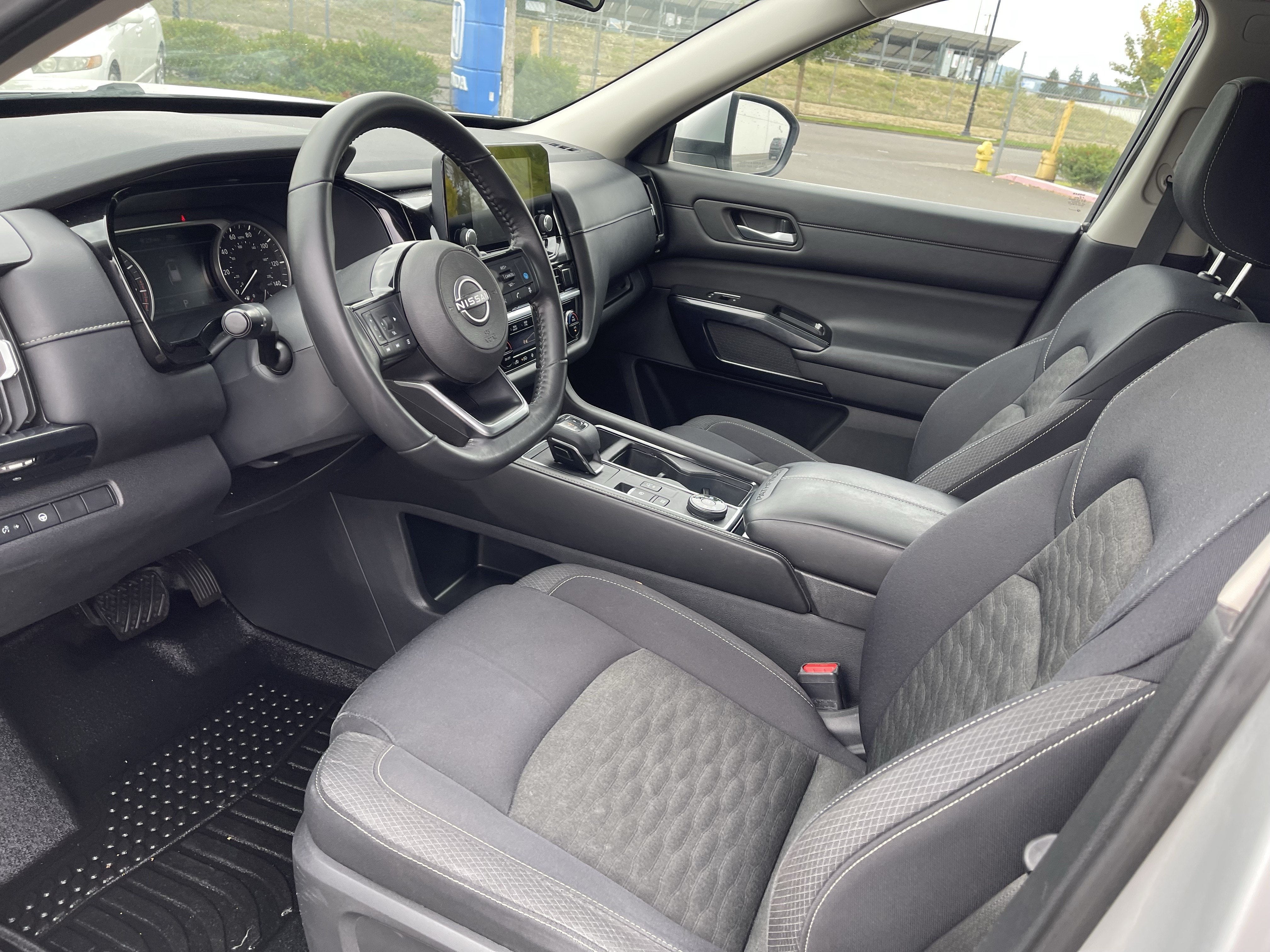 2022 Nissan Pathfinder SV