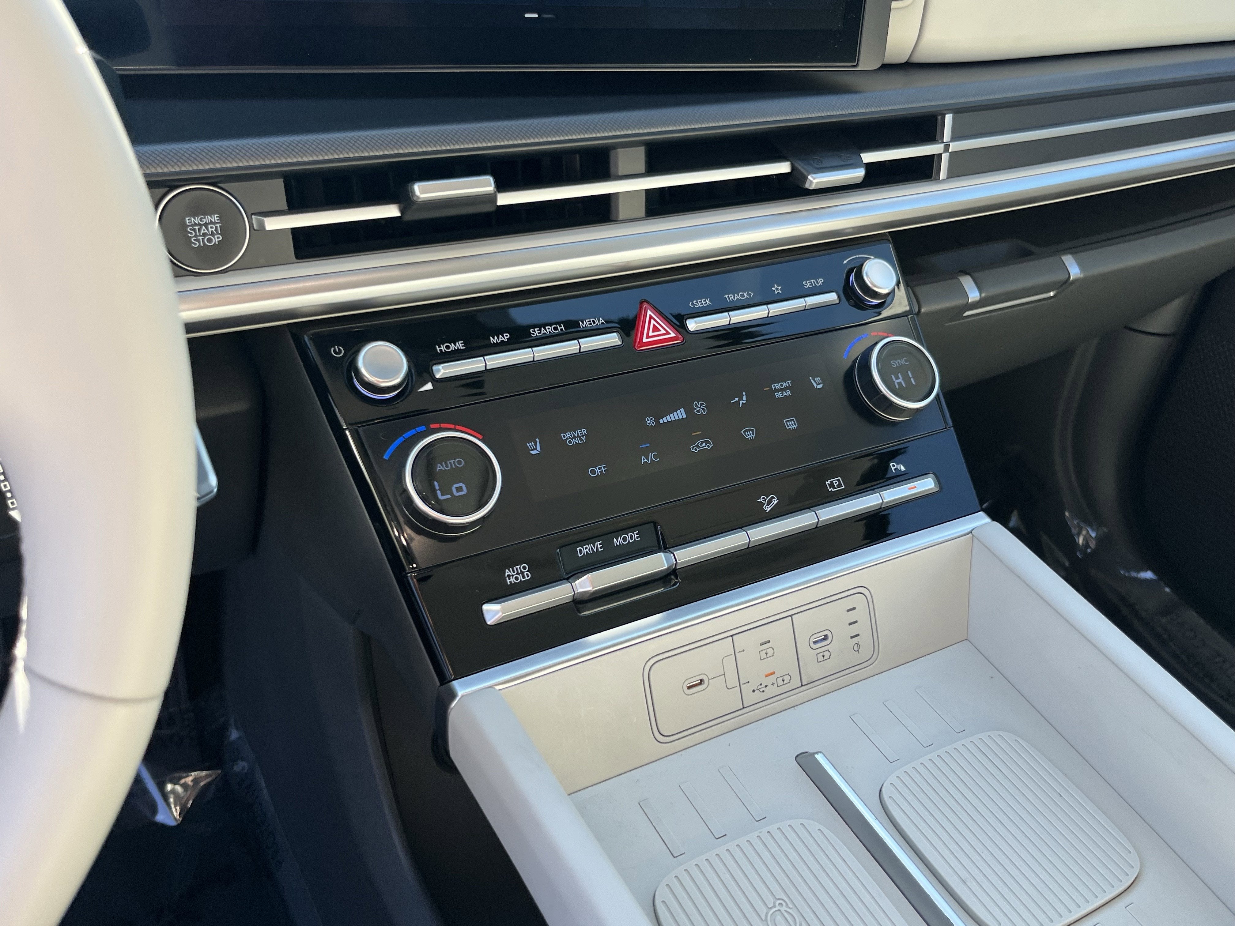 2025 Hyundai SANTA FE HYBRID SEL