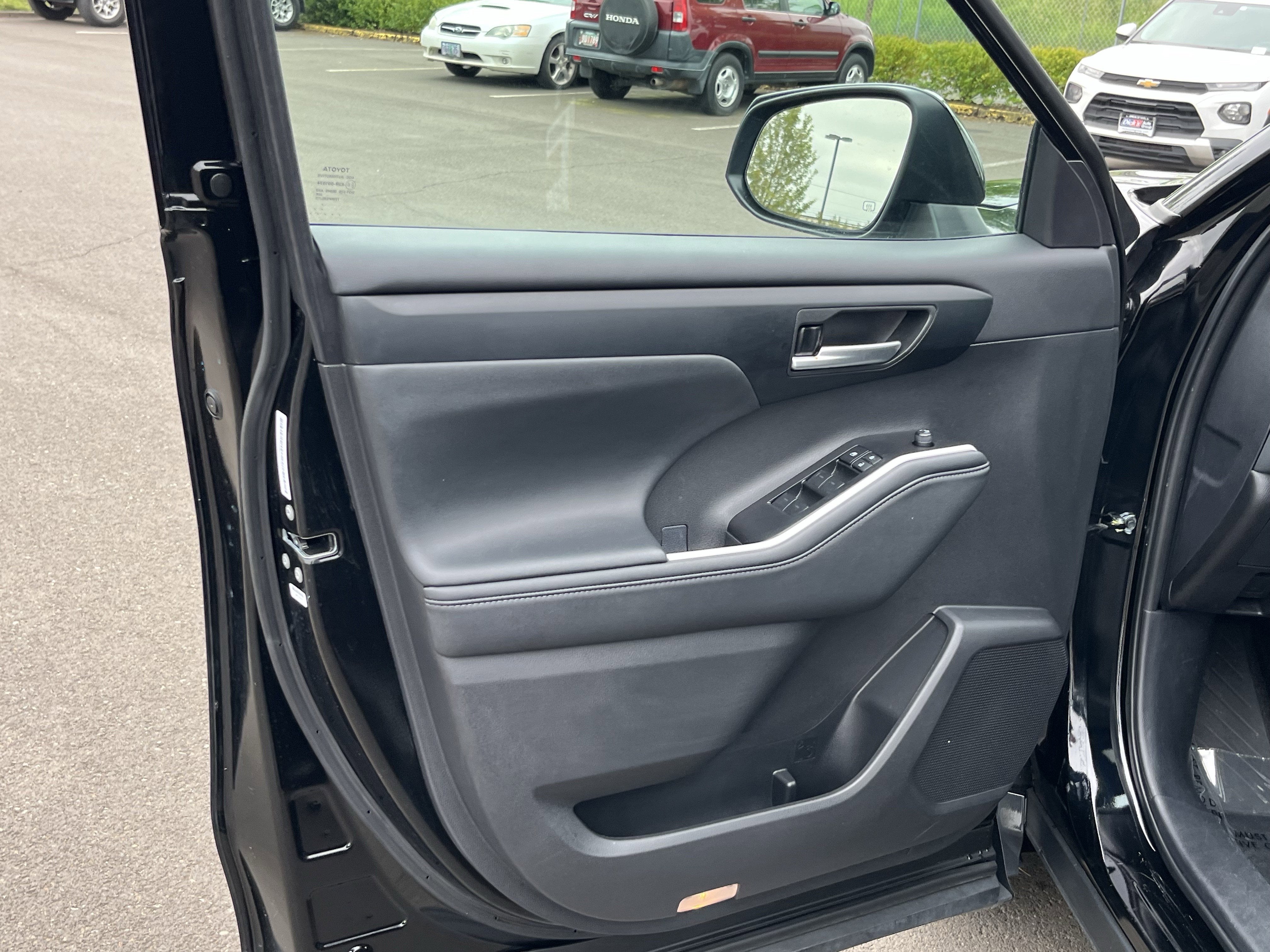 2025 Toyota Highlander LE