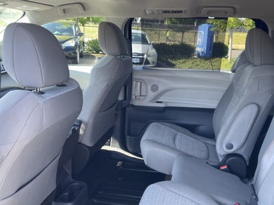 2022 Toyota Sienna LE