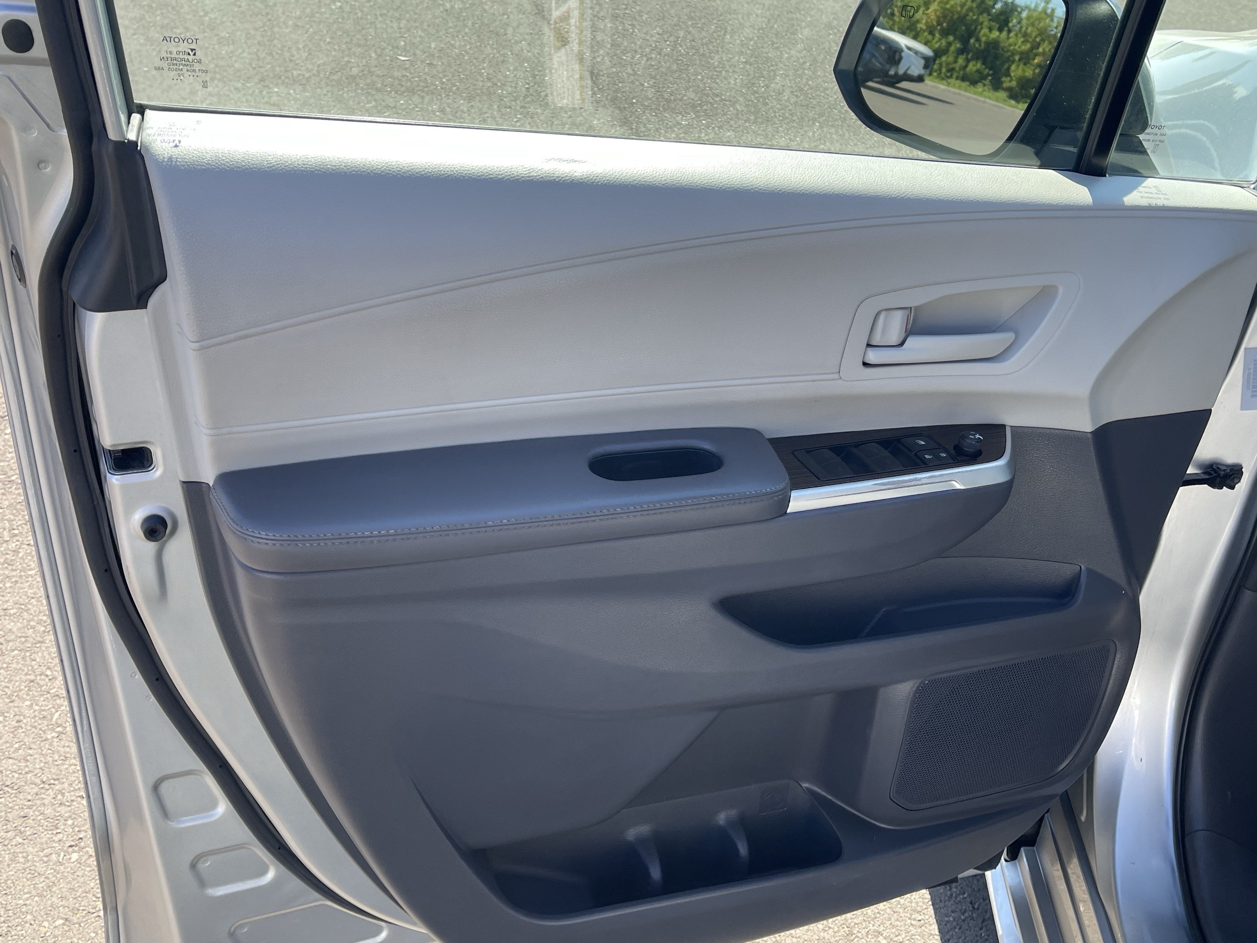 2022 Toyota Sienna LE
