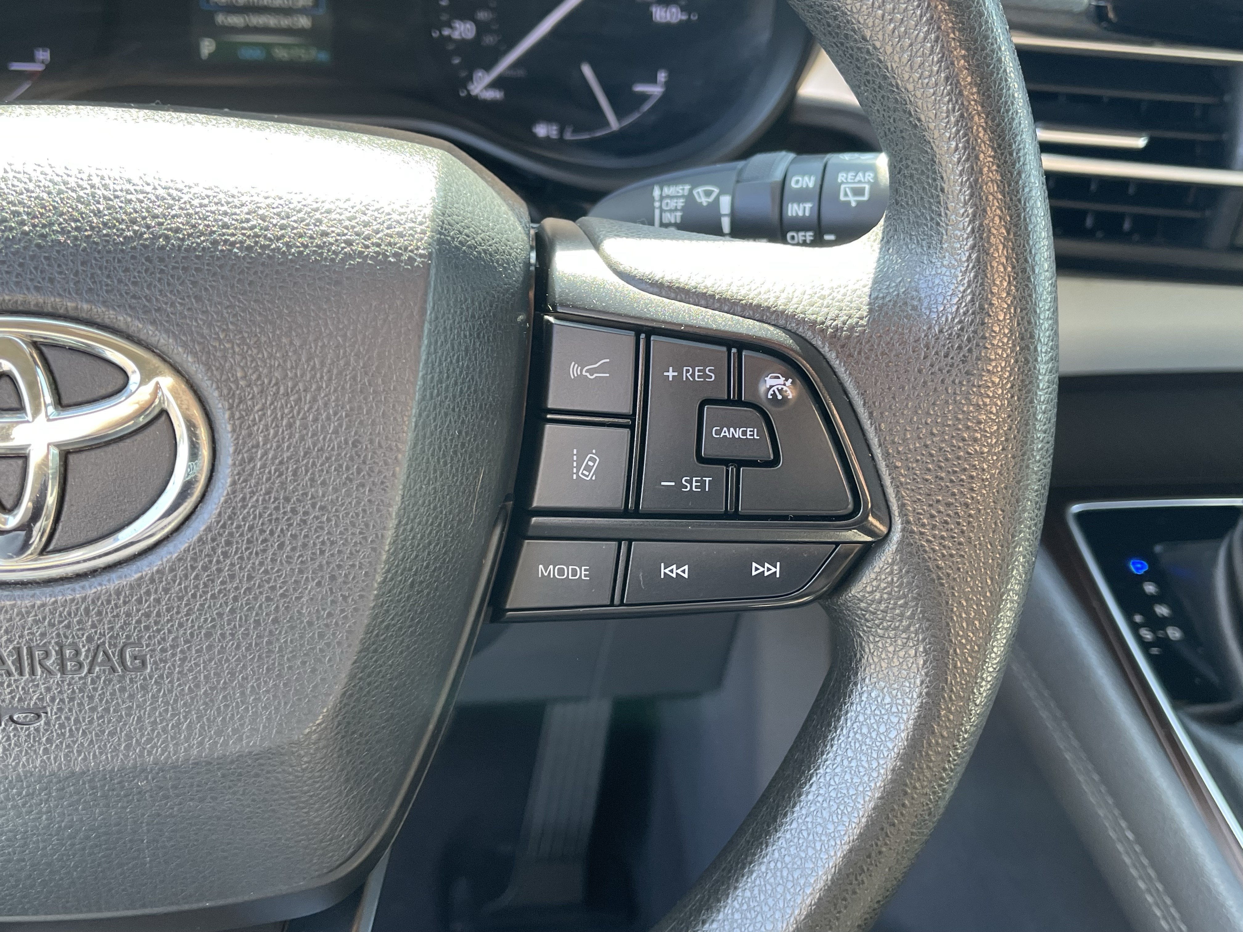 2022 Toyota Sienna LE