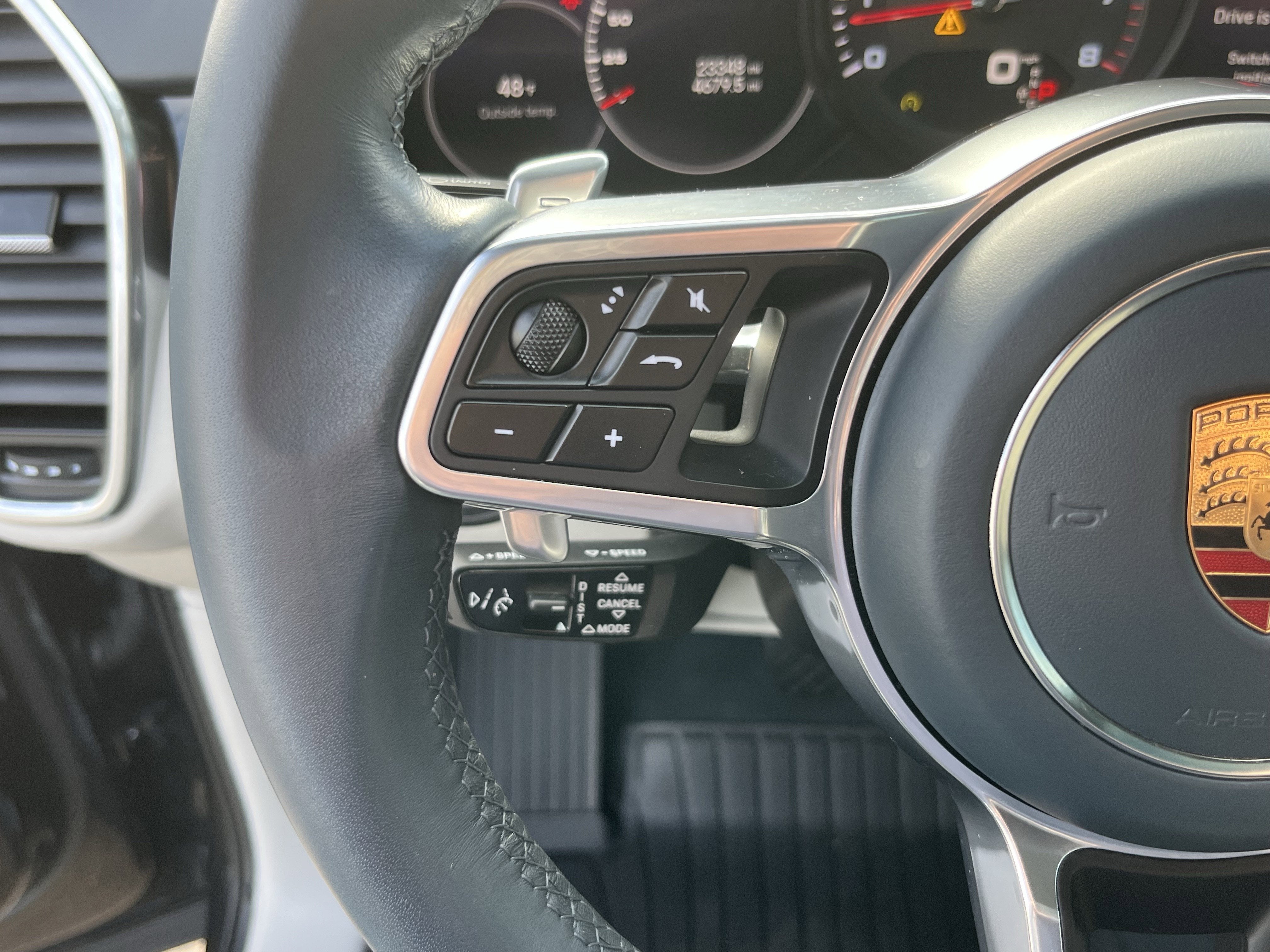 2023 Porsche Cayenne Platinum Edition