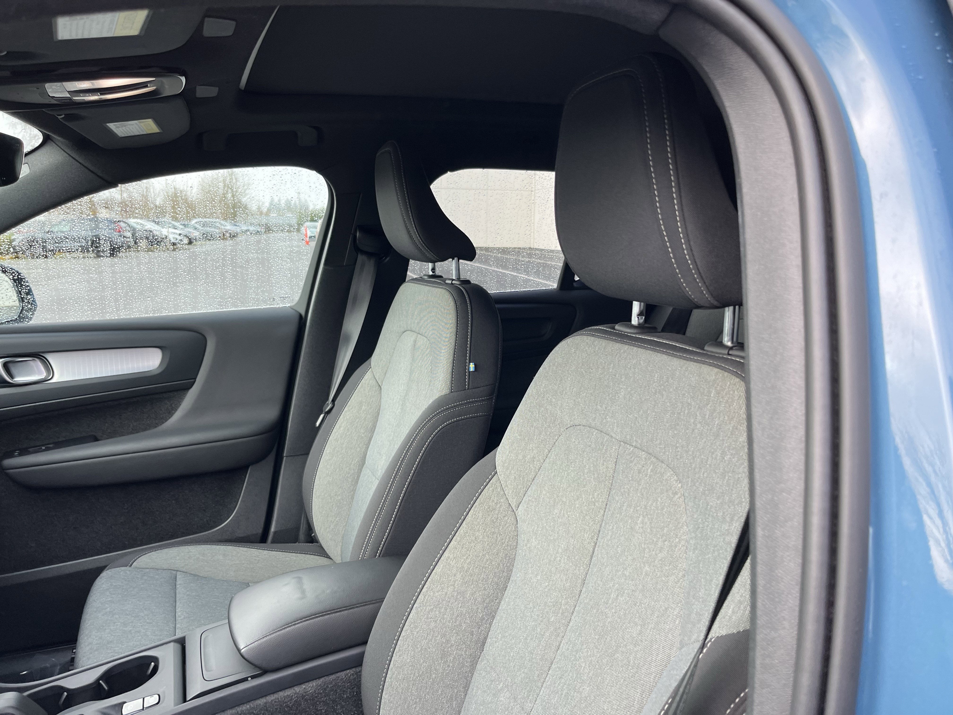 2024 Volvo XC40 Core Bright Theme