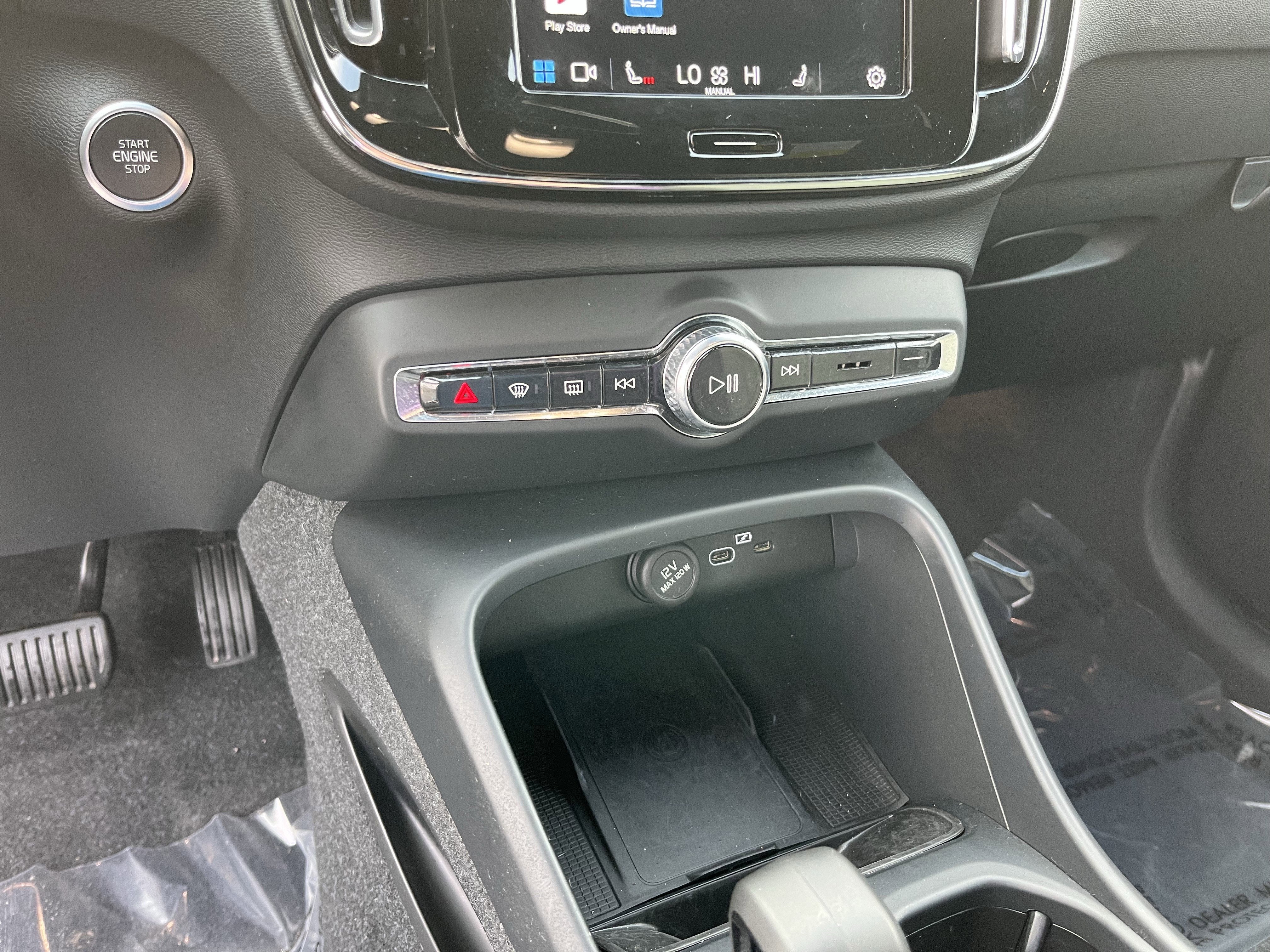 2024 Volvo XC40 Core Bright Theme