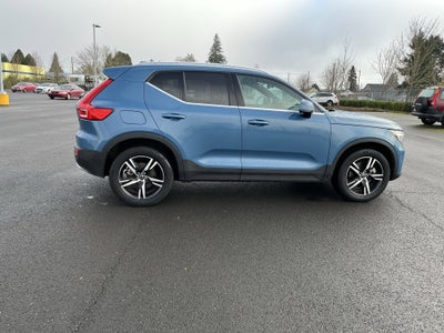 2024 Volvo XC40 Core Bright Theme