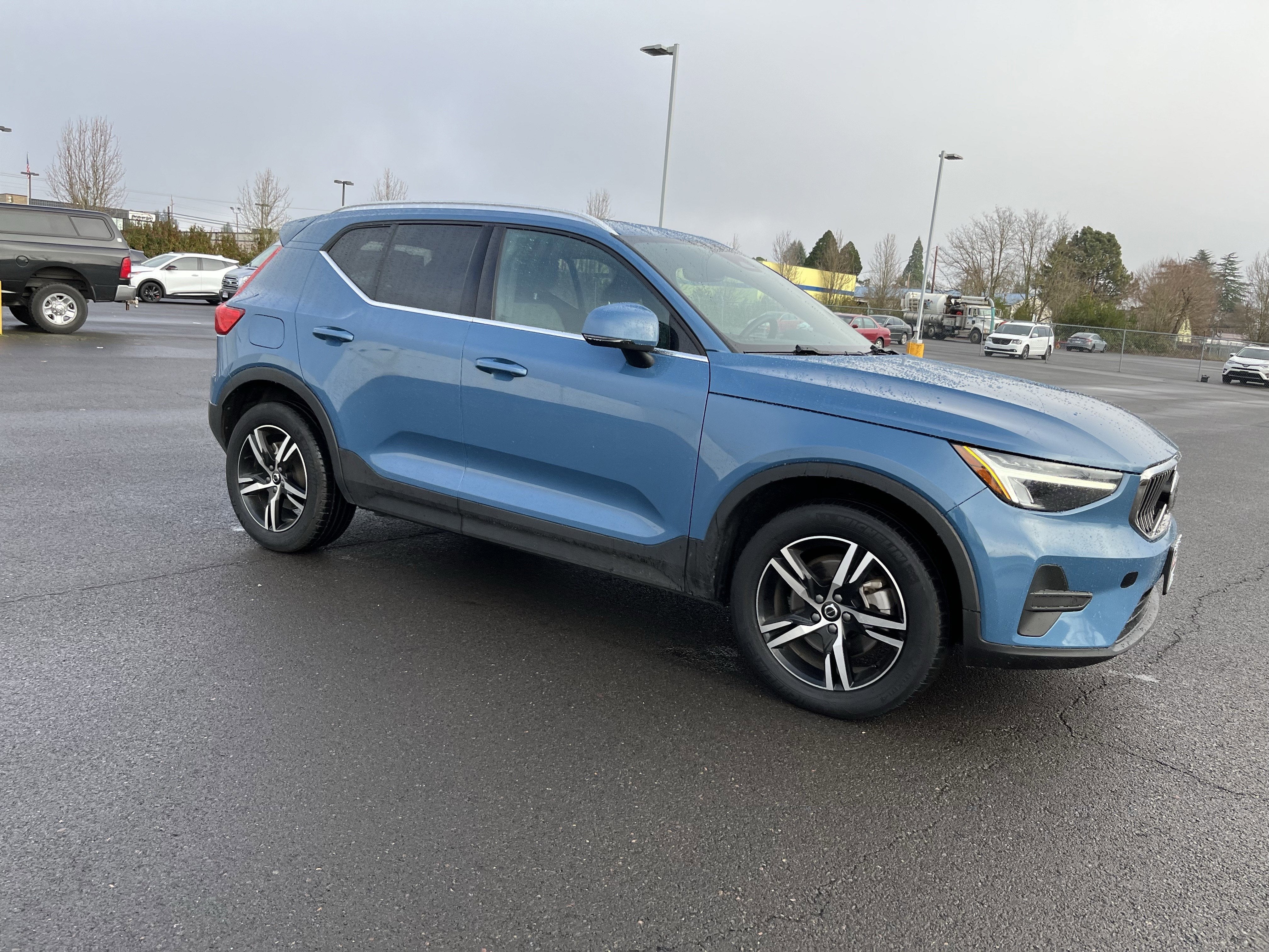 2024 Volvo XC40 Core Bright Theme