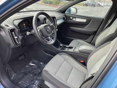 2024 Volvo XC40 Core Bright Theme