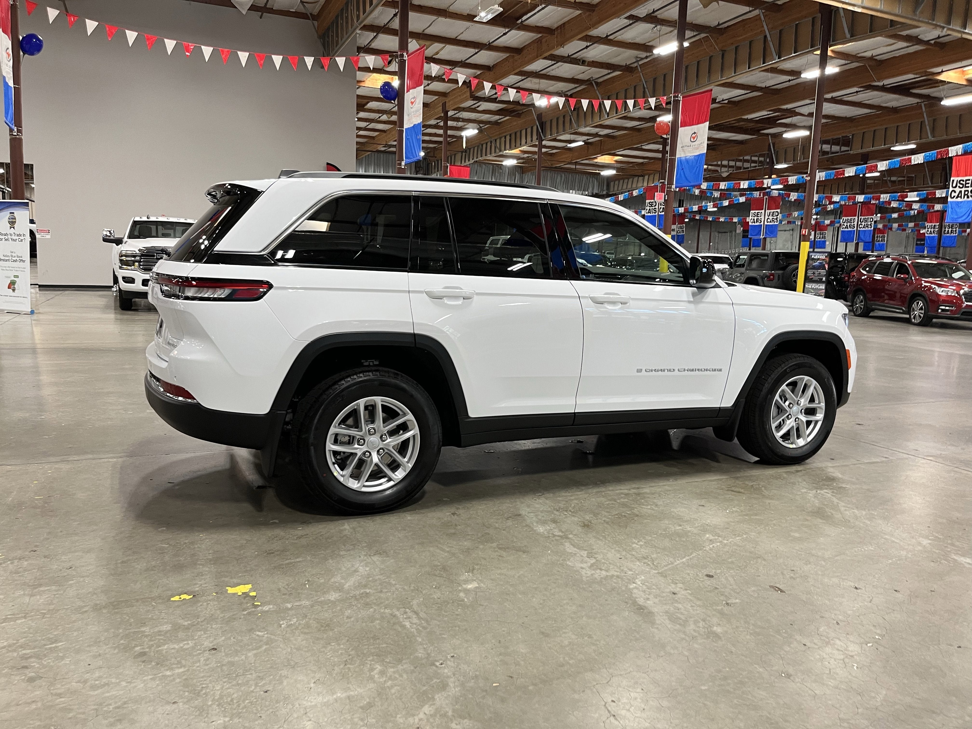 2025 Jeep Grand Cherokee Laredo