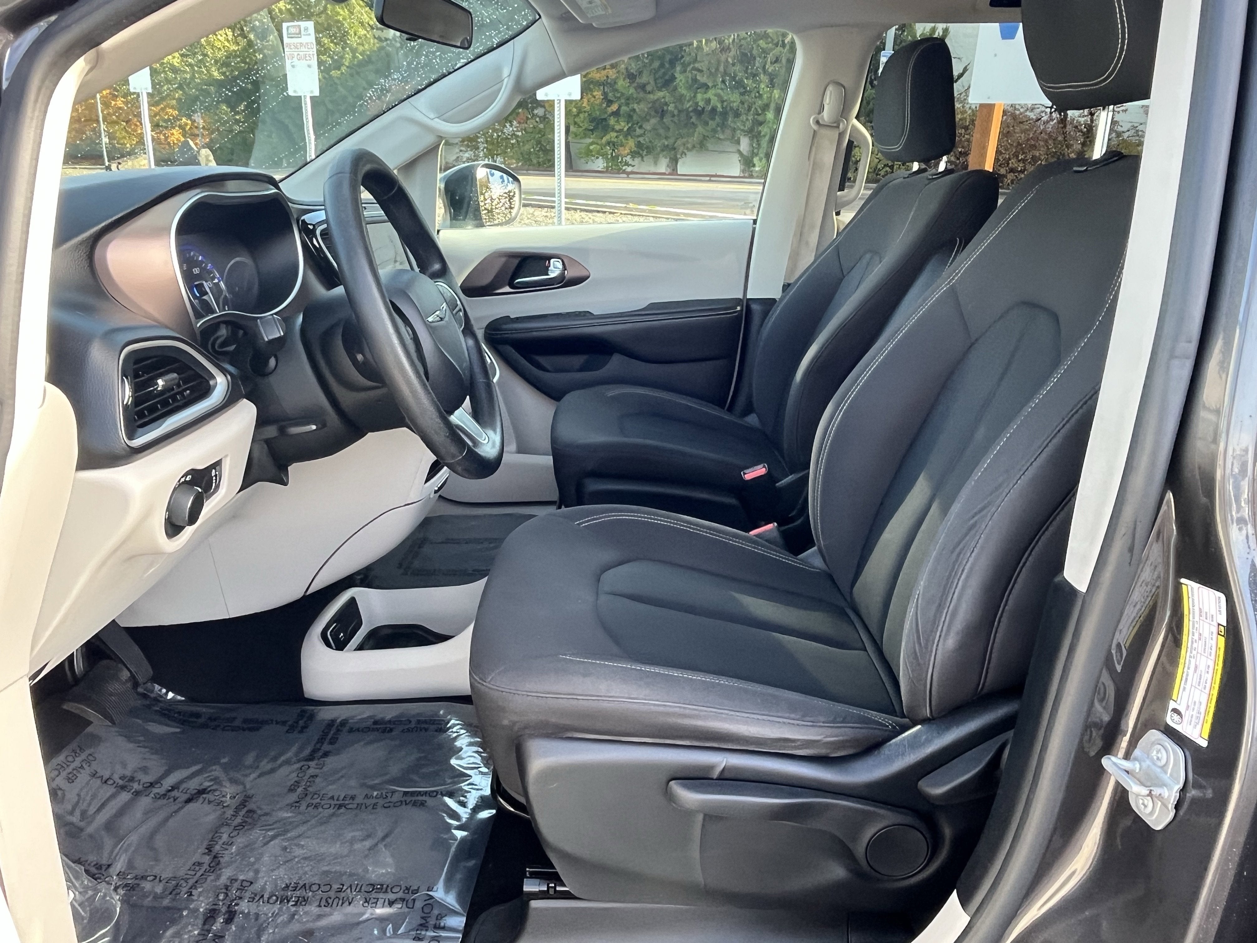 2020 Chrysler Voyager L