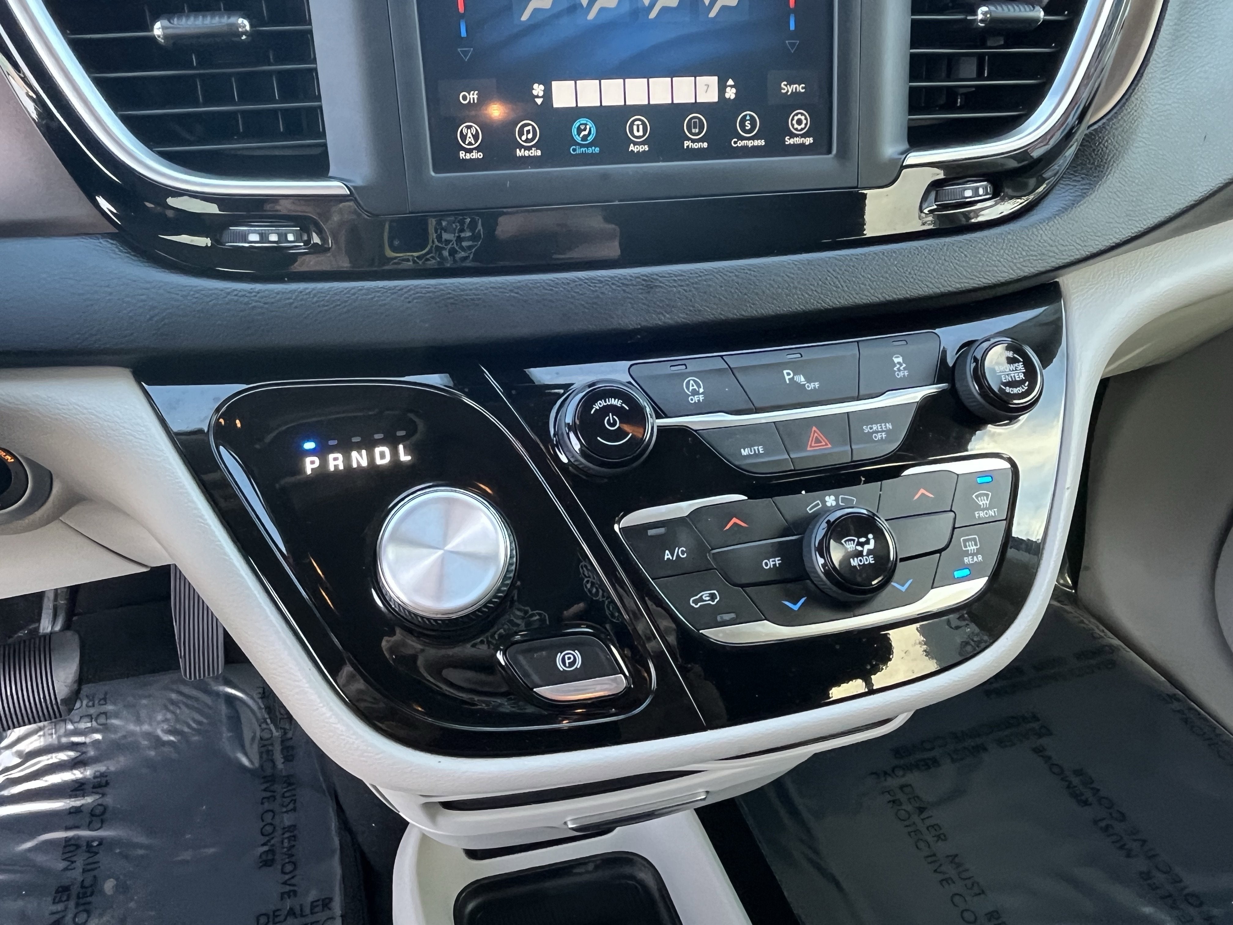 2020 Chrysler Voyager L