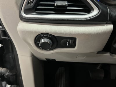 2020 Chrysler Voyager L