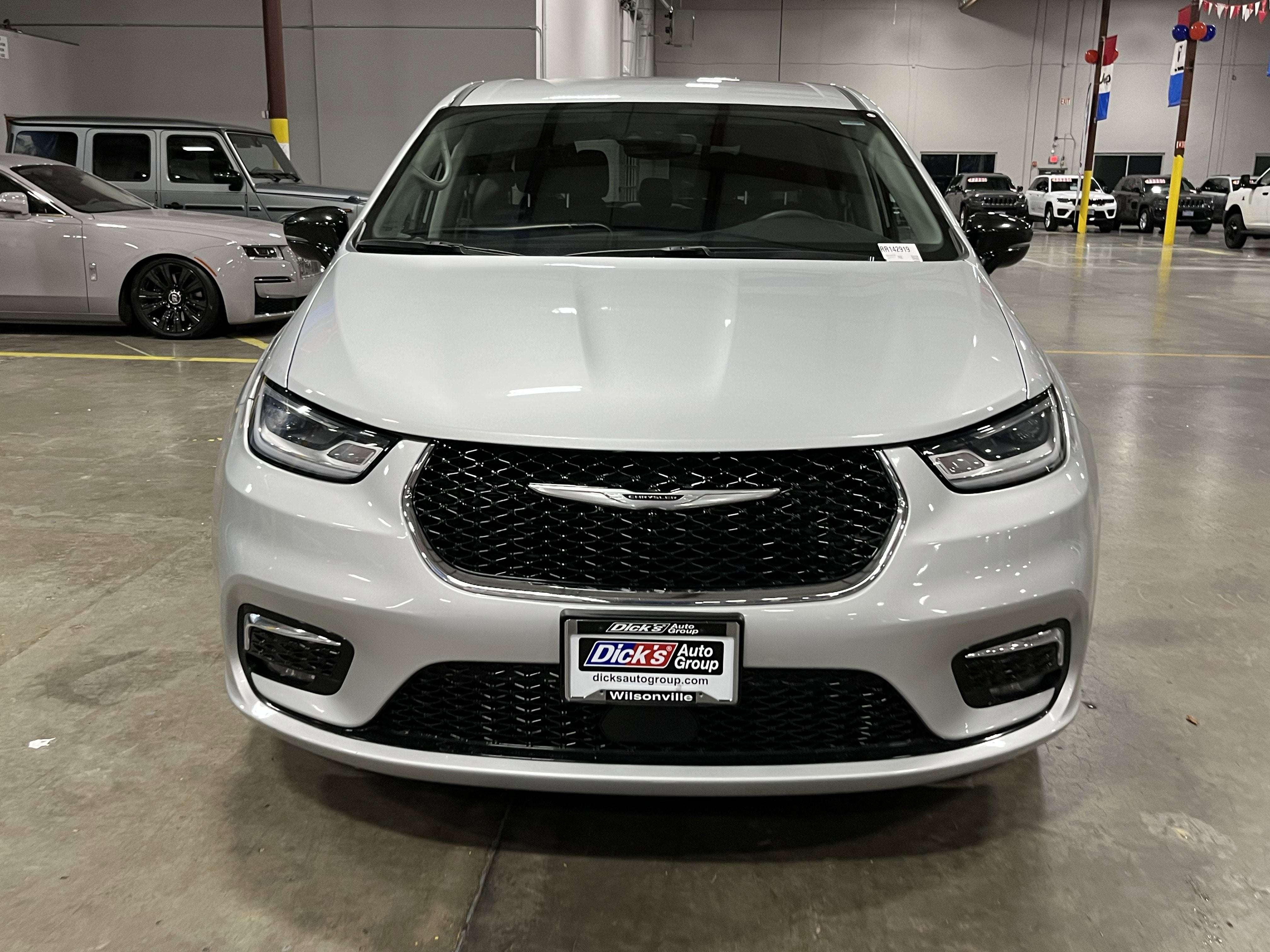 2024 Chrysler Pacifica Touring L