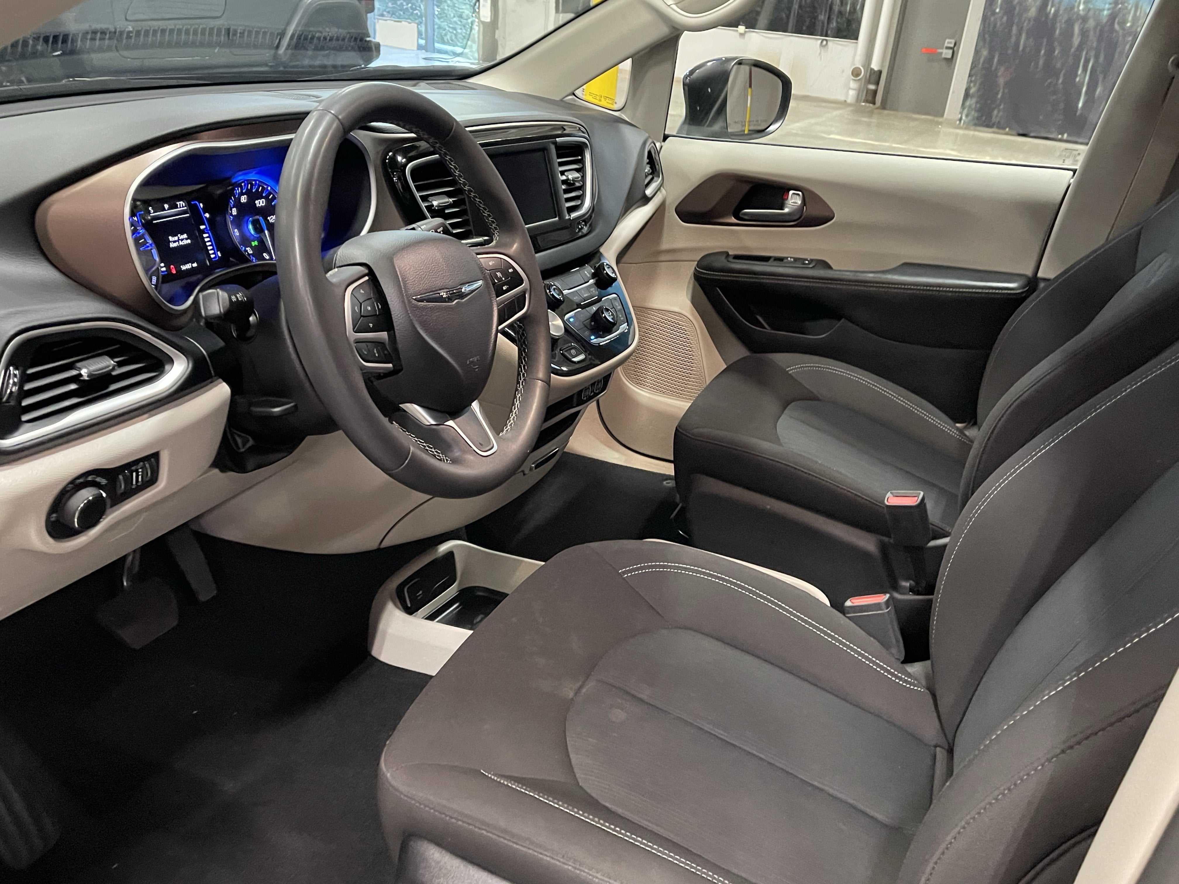 2024 Chrysler Voyager LX