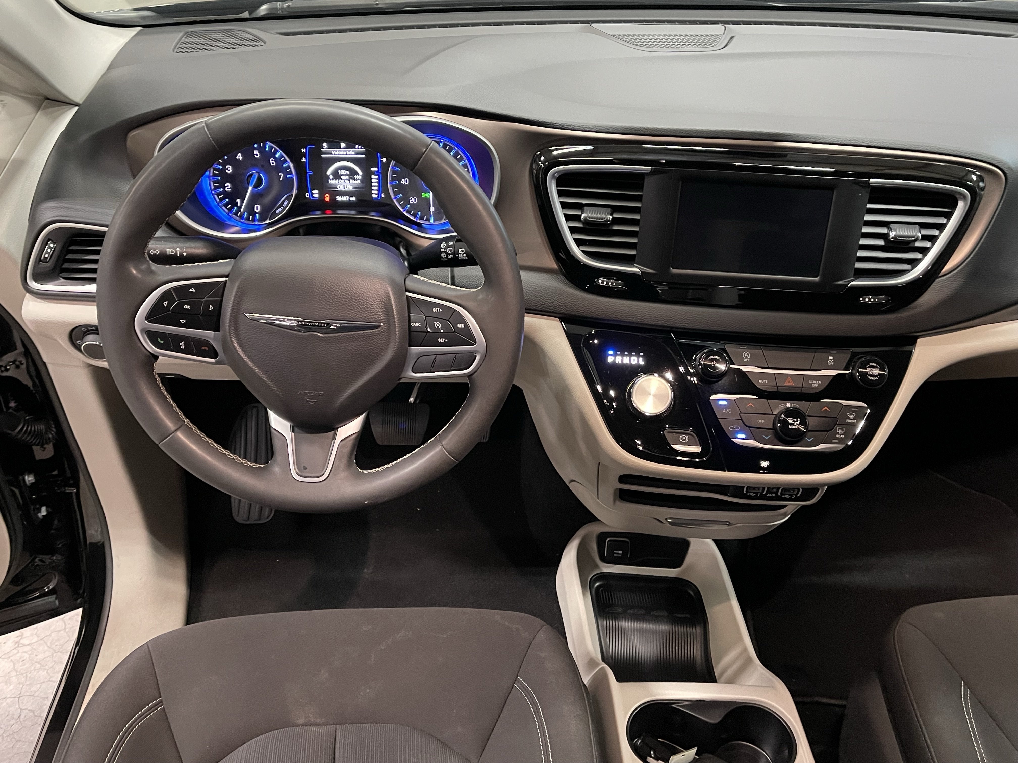 2024 Chrysler Voyager LX