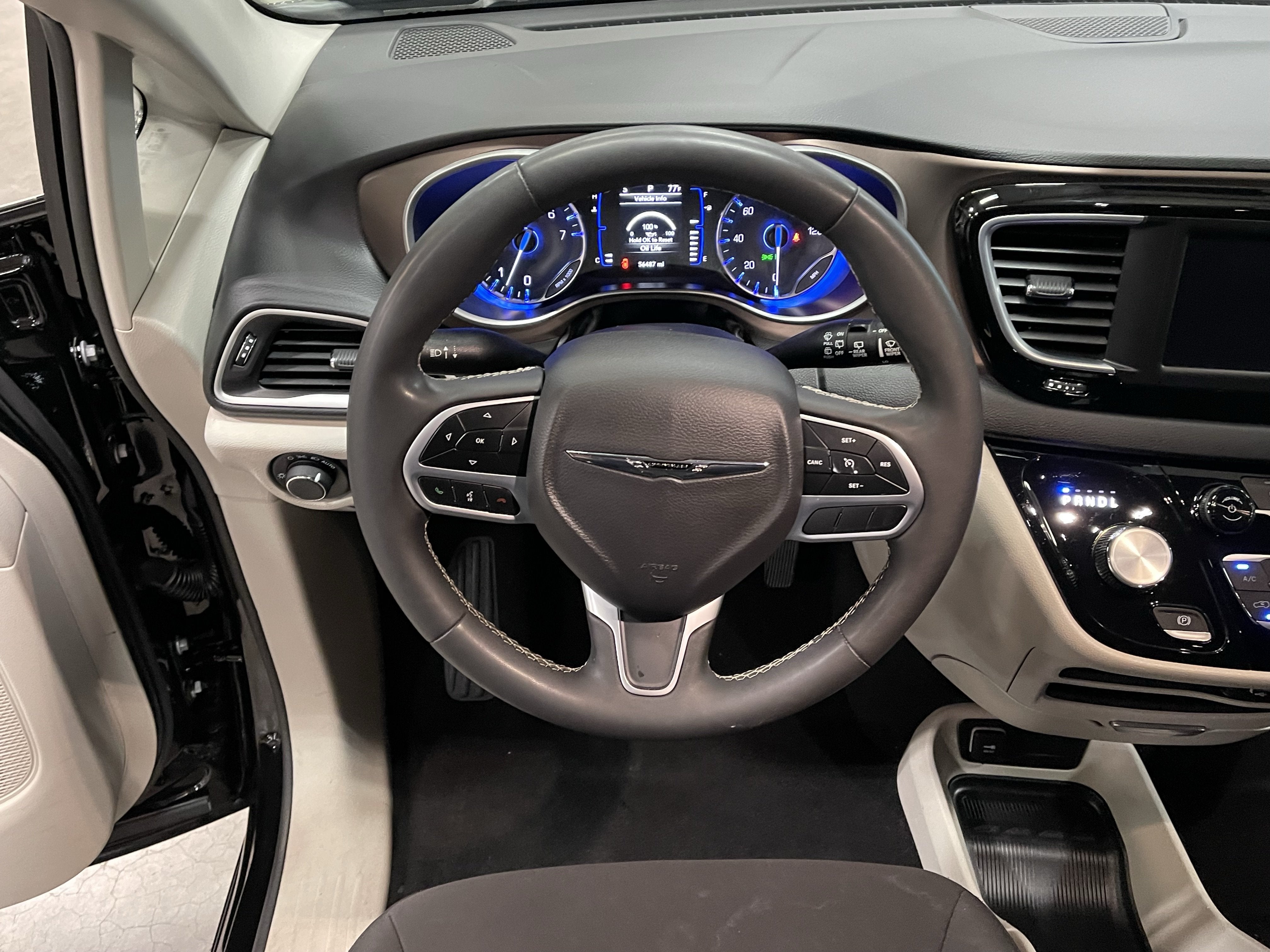 2024 Chrysler Voyager LX